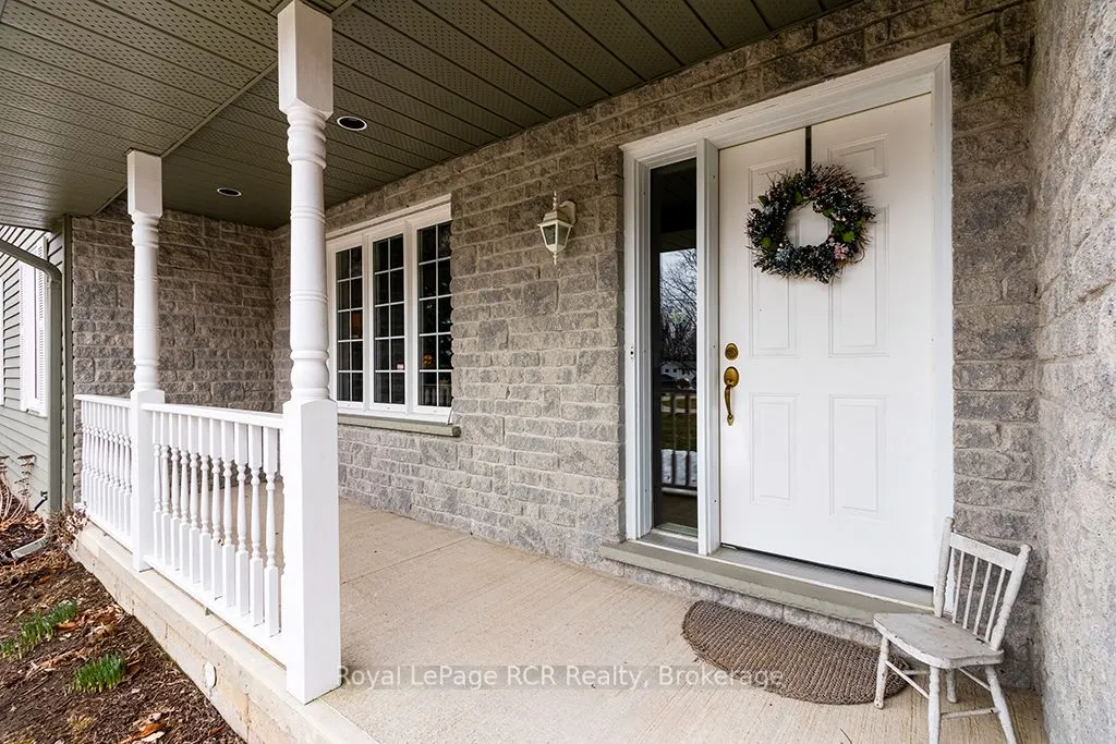 107 MAPLE RIDGE Crescent