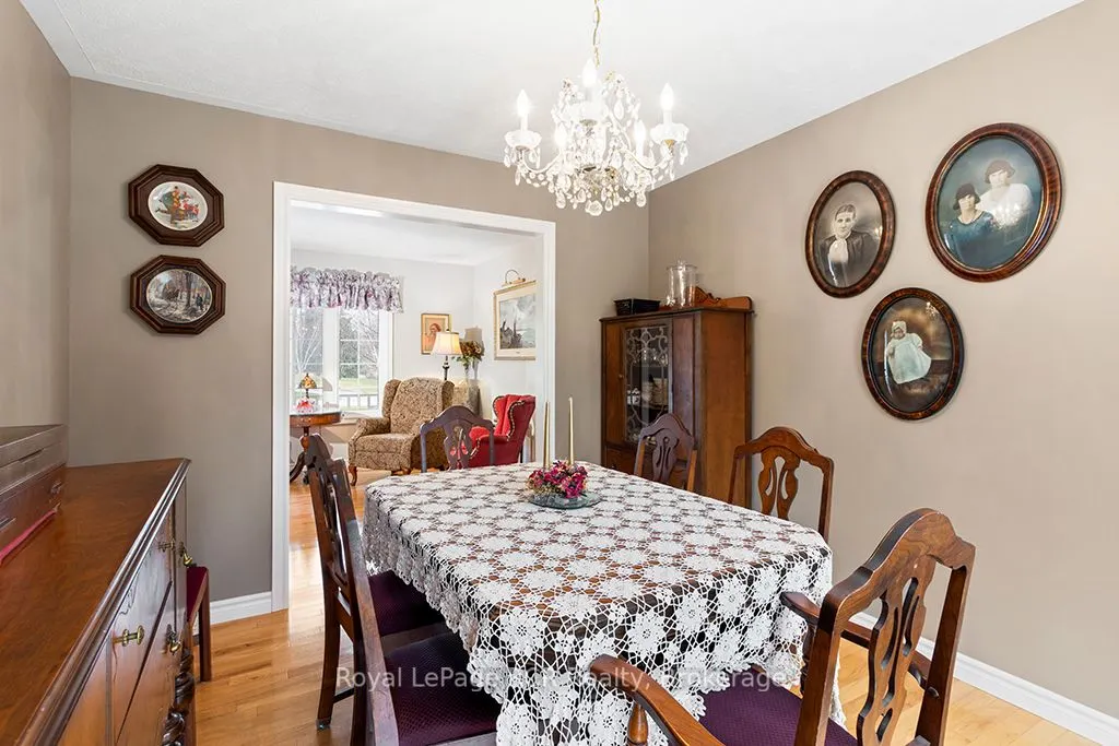 107 MAPLE RIDGE Crescent