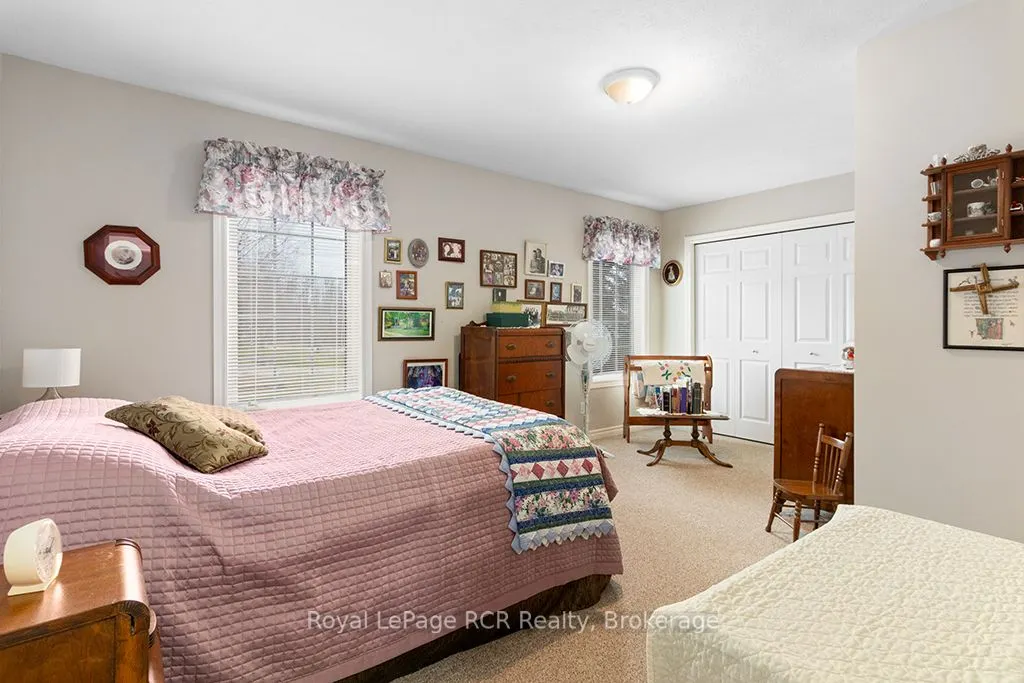 107 MAPLE RIDGE Crescent