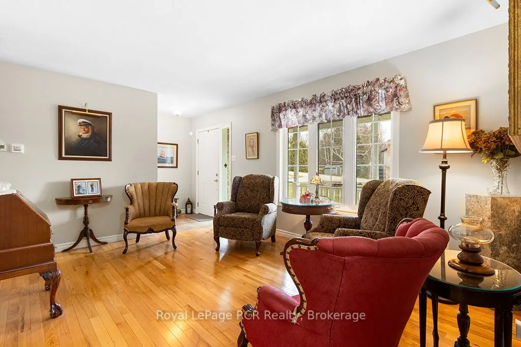 107 MAPLE RIDGE Crescent
