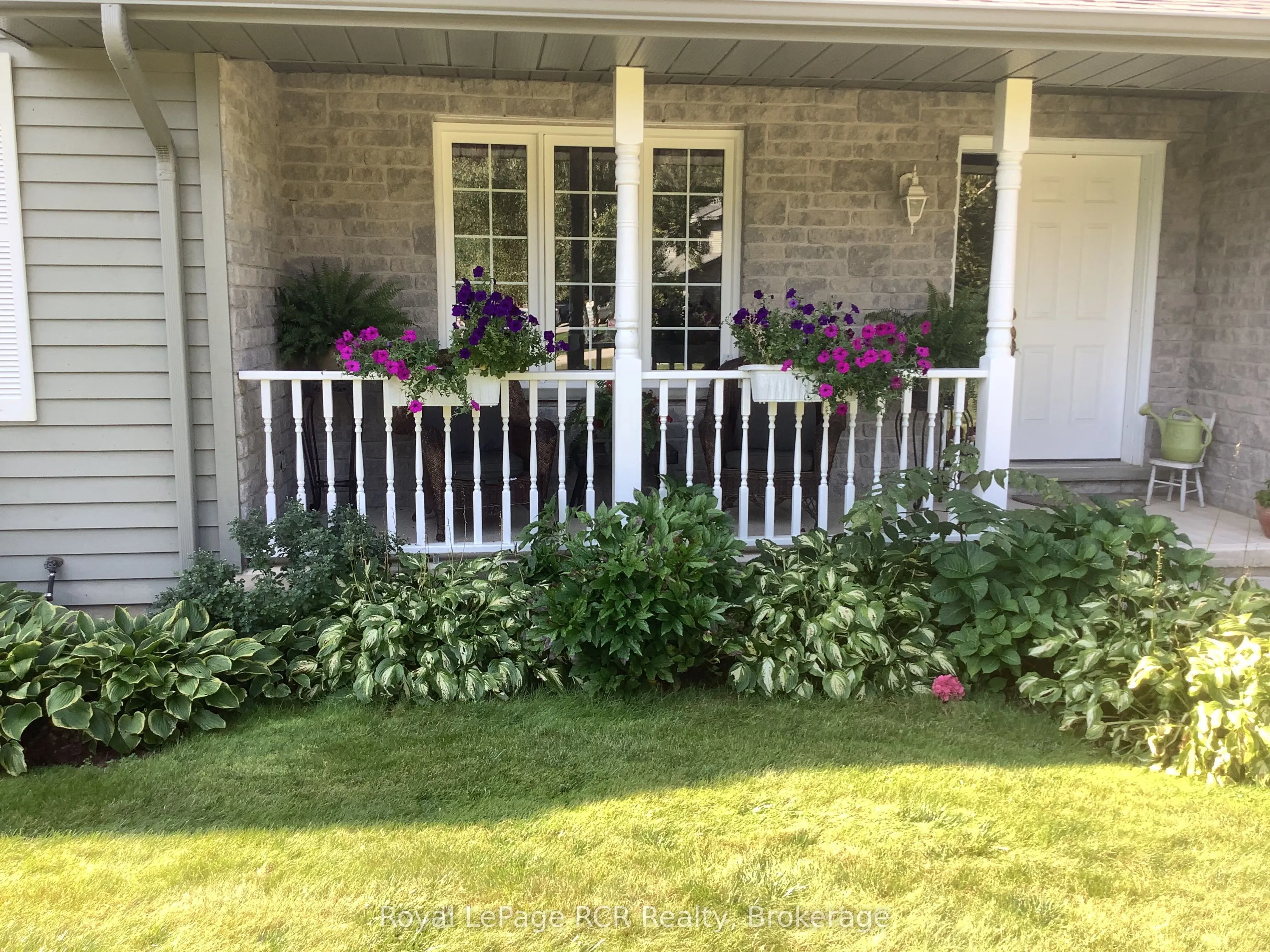 107 MAPLE RIDGE Crescent