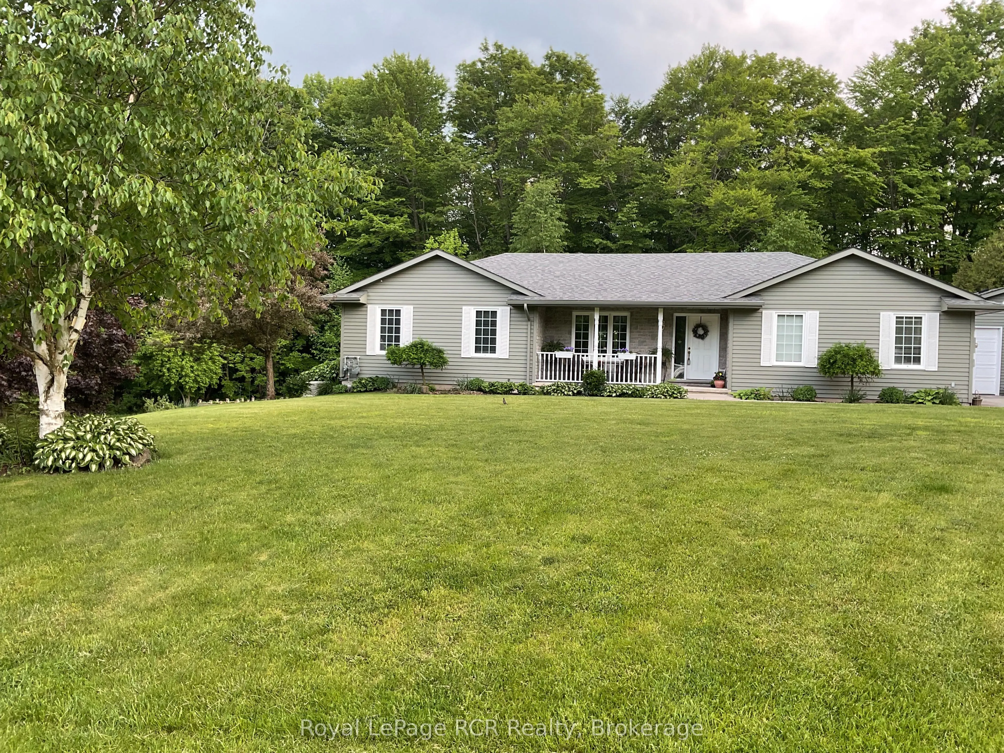 107 MAPLE RIDGE Crescent