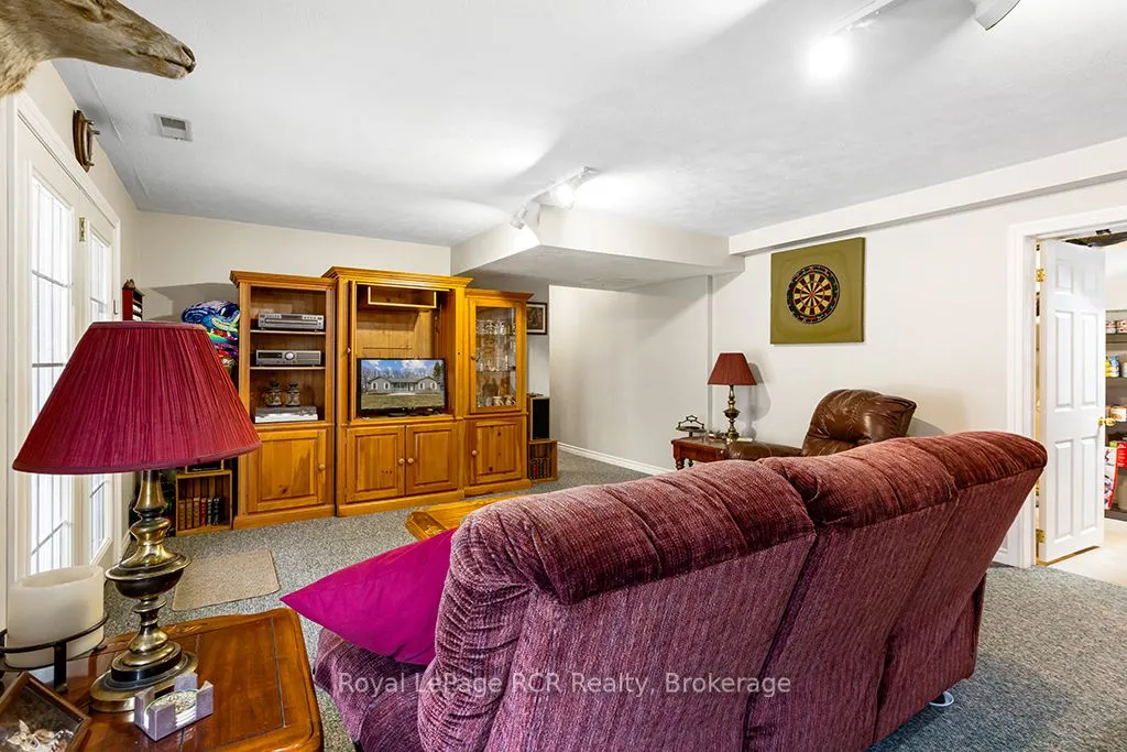 107 MAPLE RIDGE Crescent
