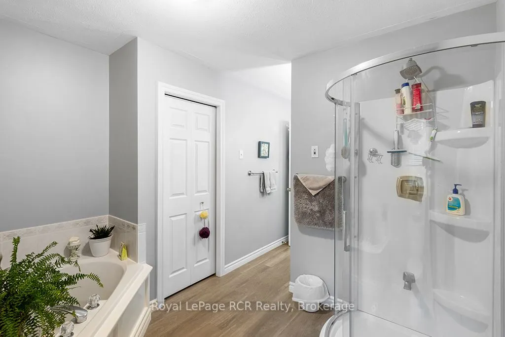 107 MAPLE RIDGE Crescent