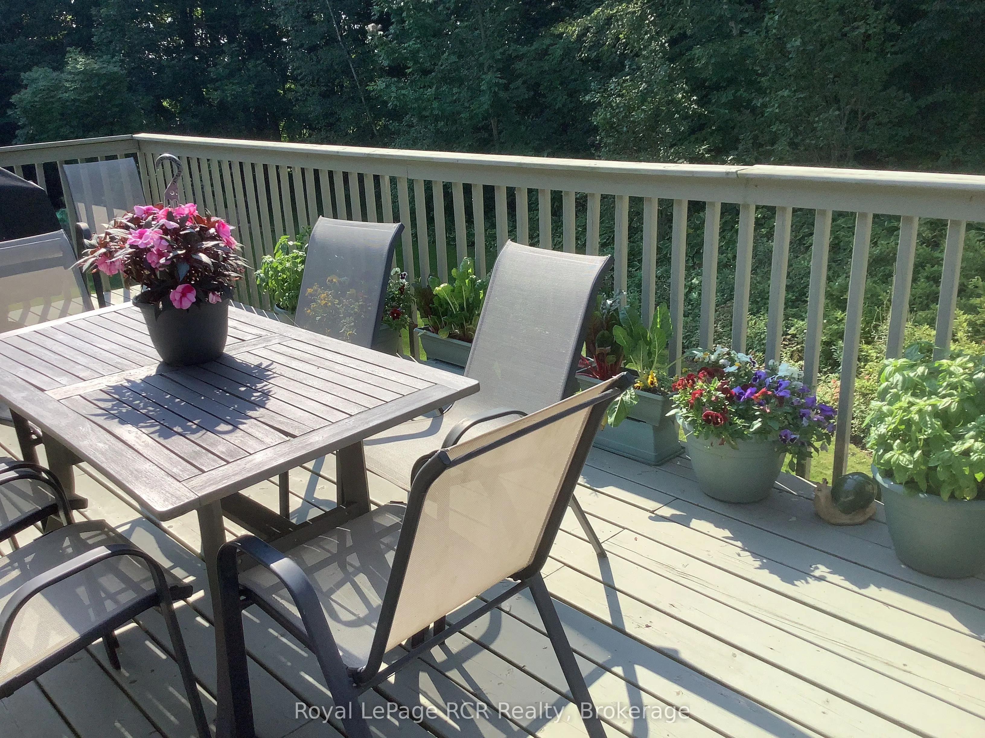 107 MAPLE RIDGE Crescent