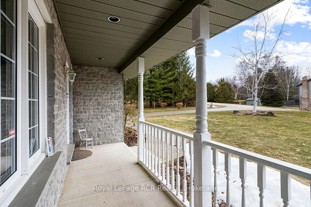 107 MAPLE RIDGE Crescent
