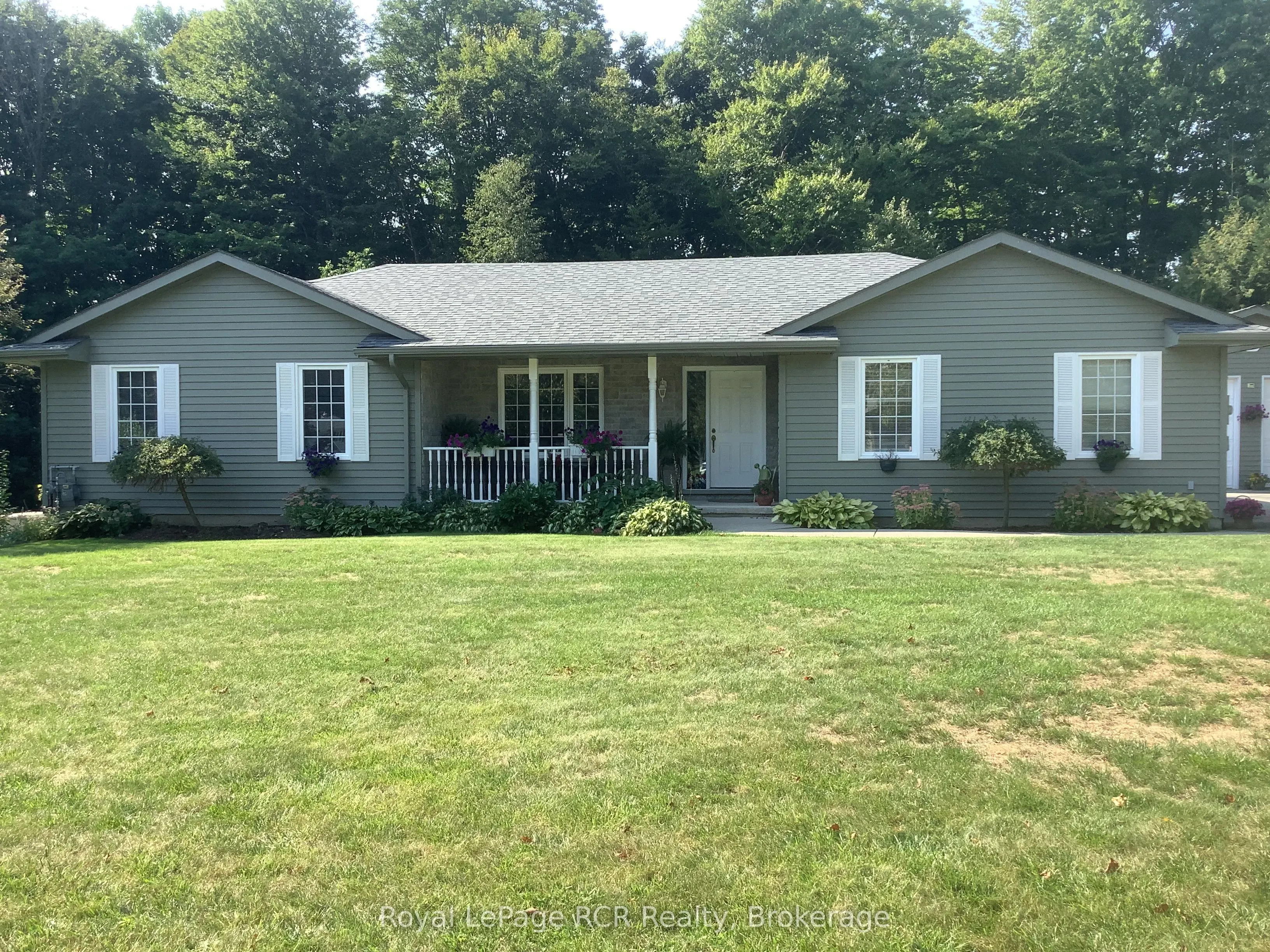 107 MAPLE RIDGE Crescent