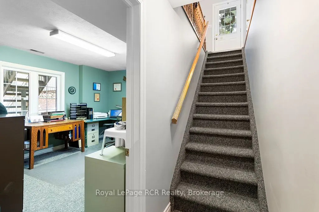 107 MAPLE RIDGE Crescent