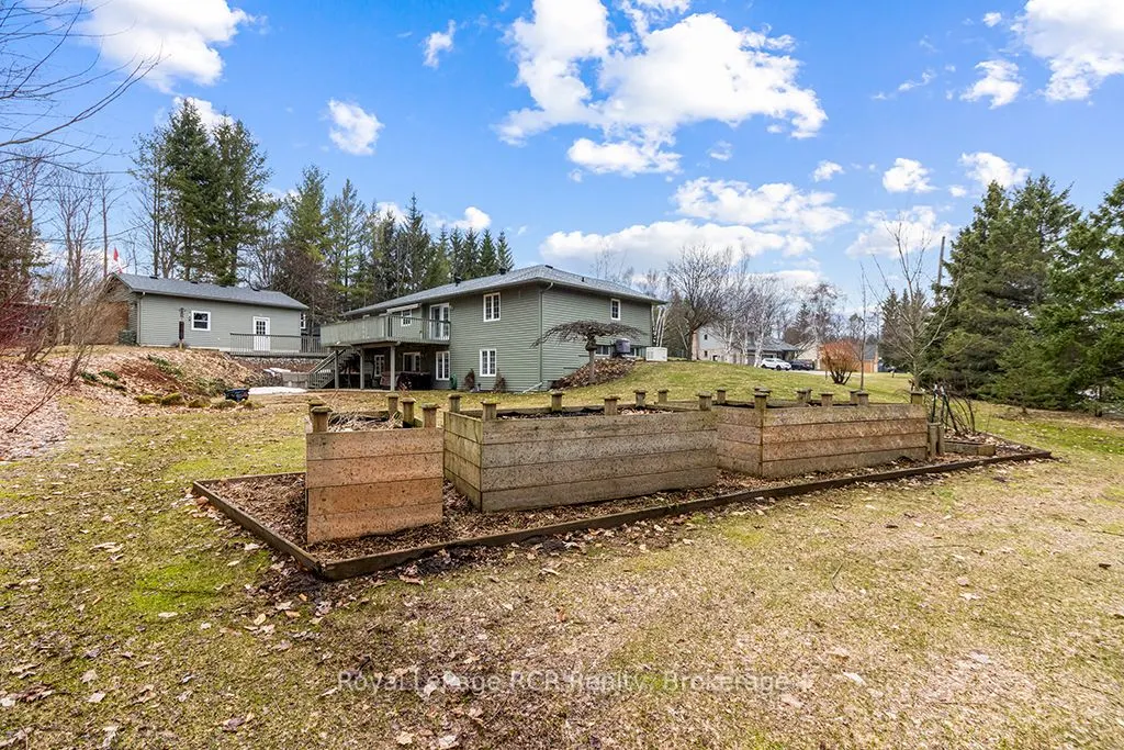 107 MAPLE RIDGE Crescent