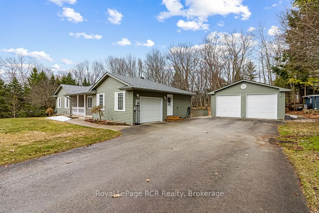 107 MAPLE RIDGE Crescent