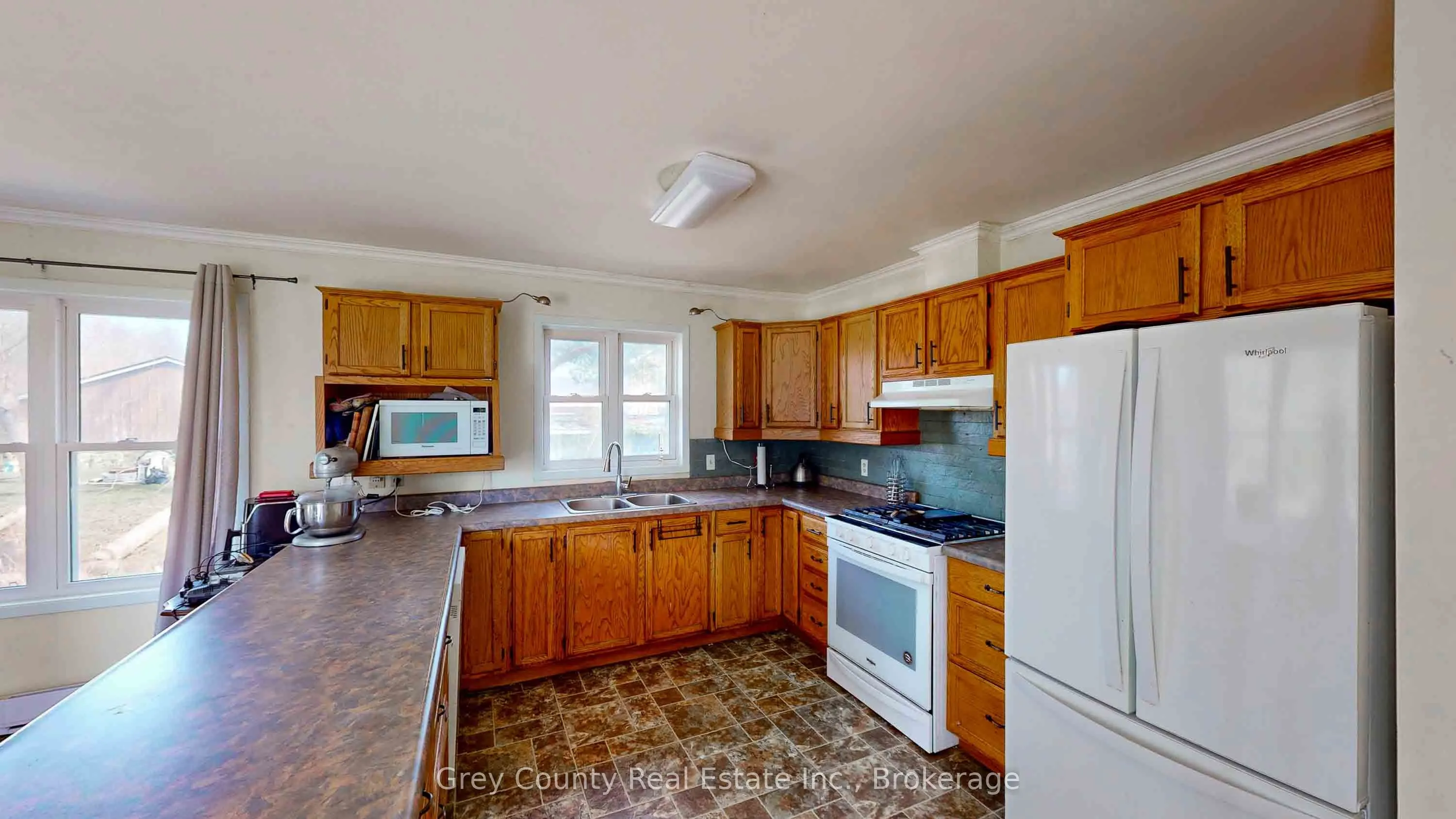 101841 Grey Road 5 Road