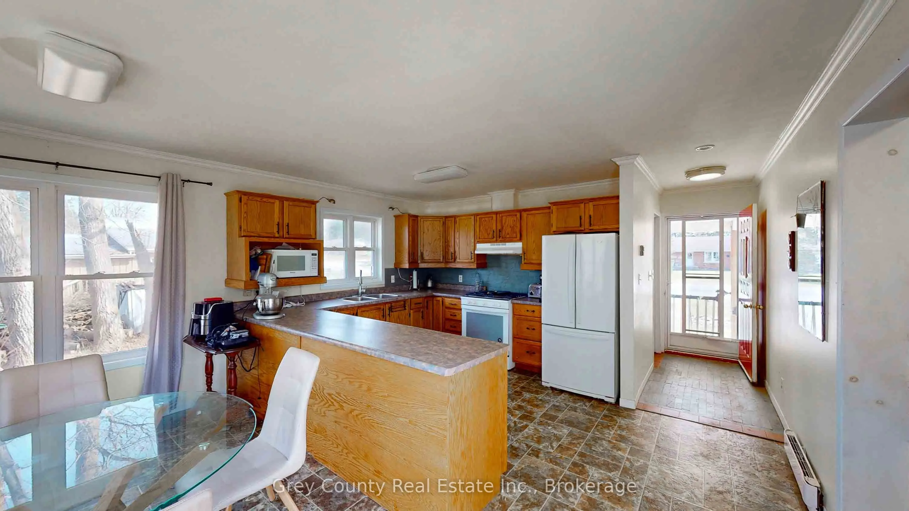 101841 Grey Road 5 Road