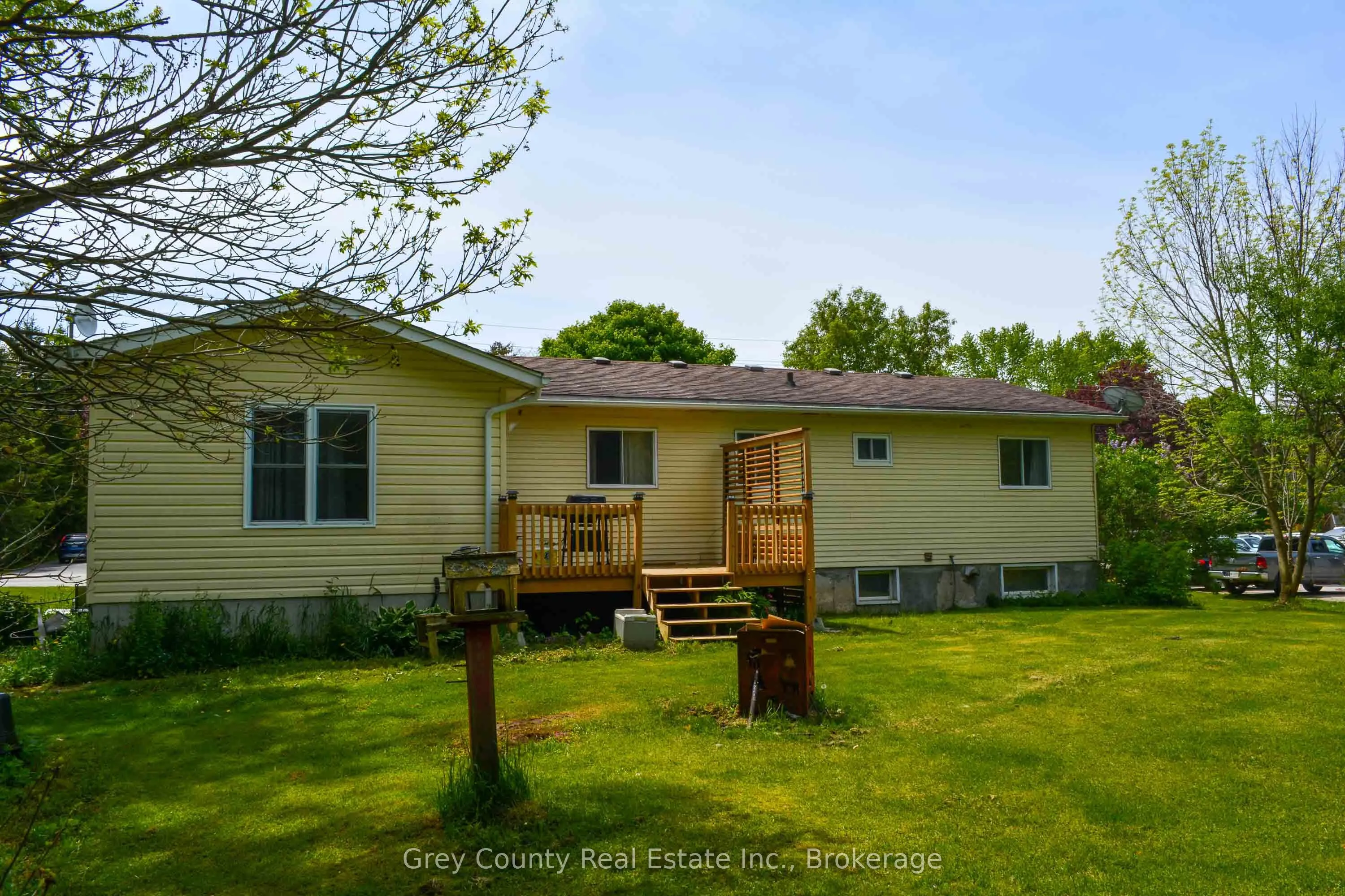101841 Grey Road 5 Road