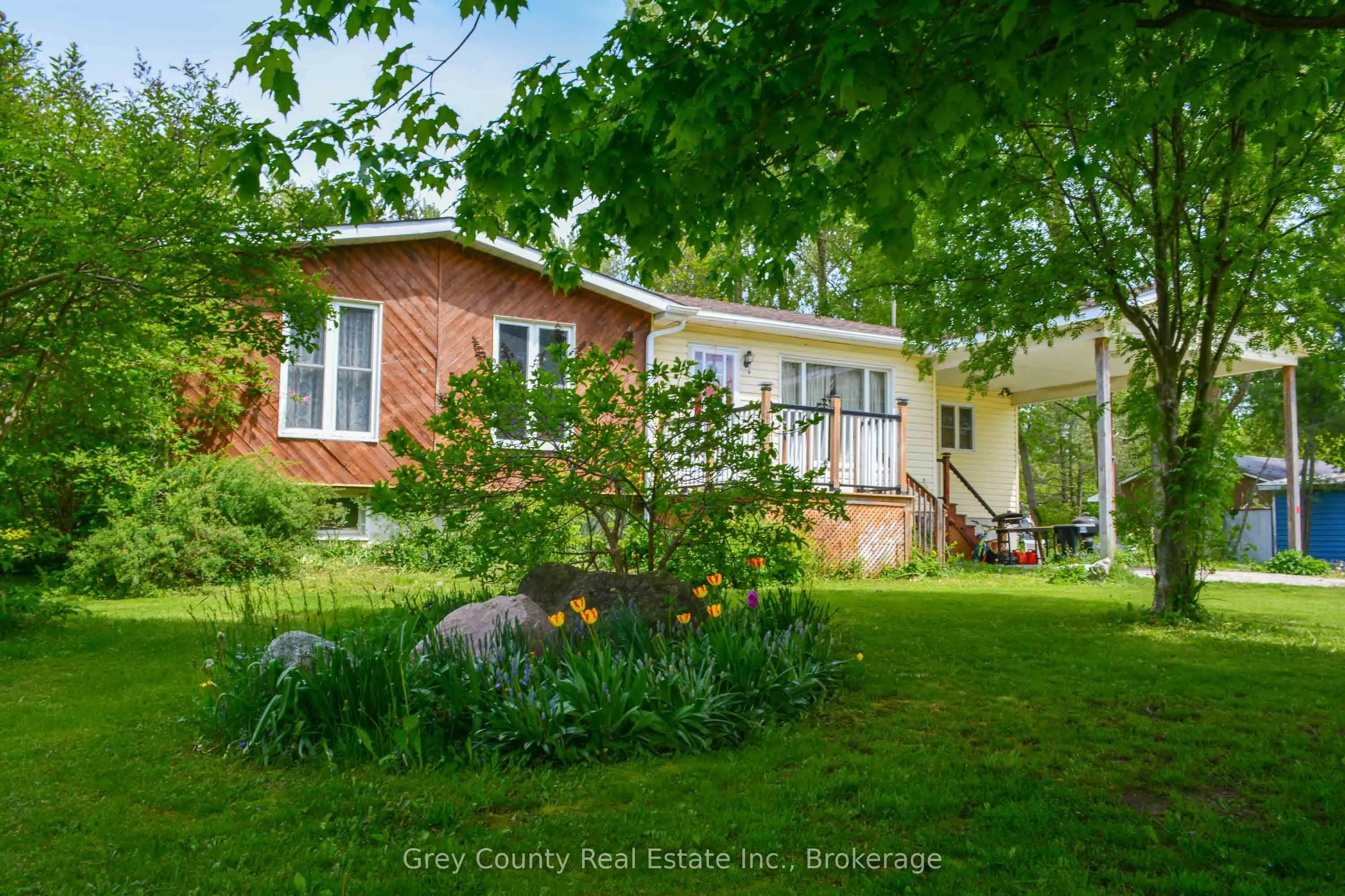 101841 Grey Road 5 Road