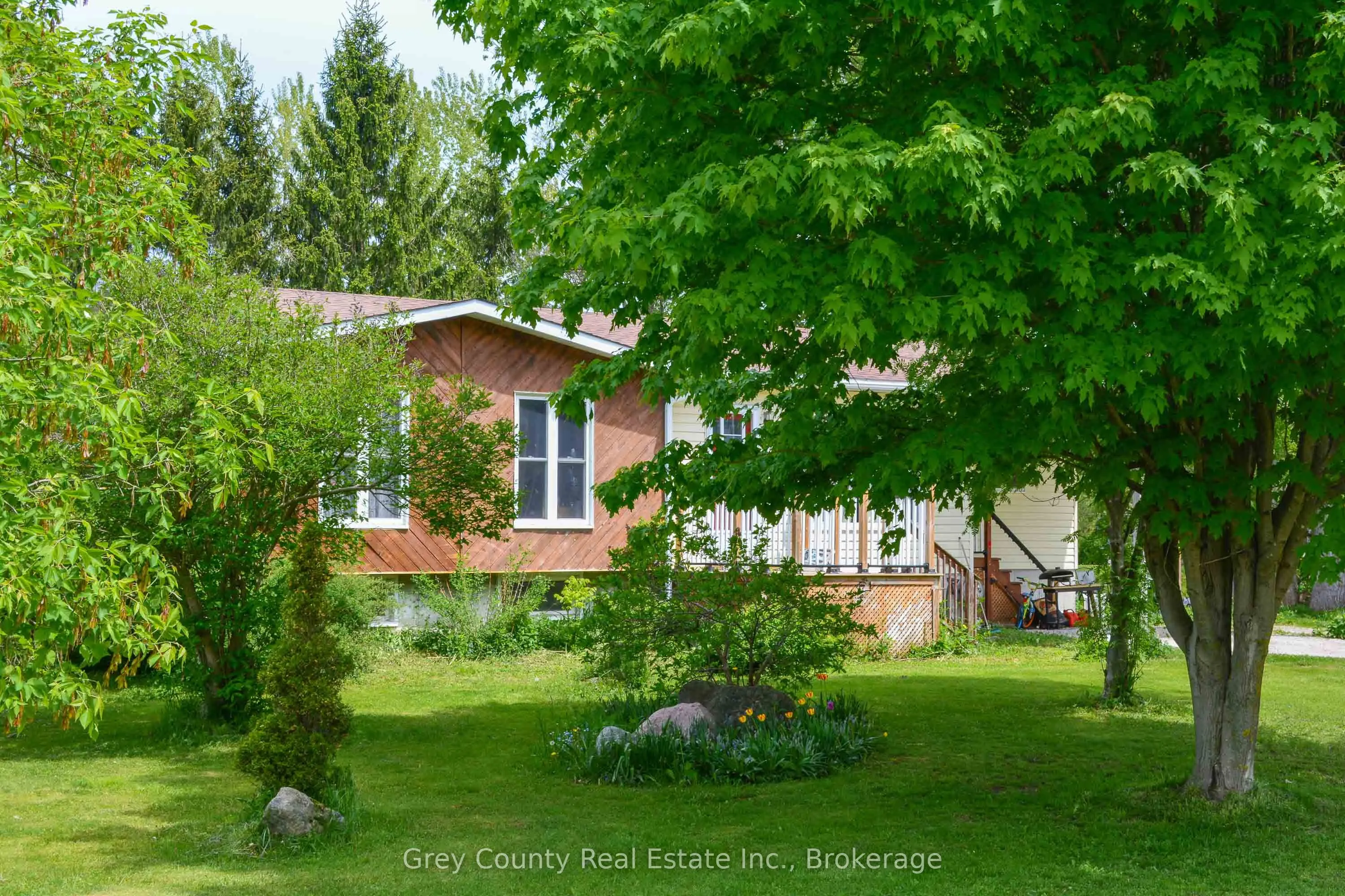 101841 Grey Road 5 Road