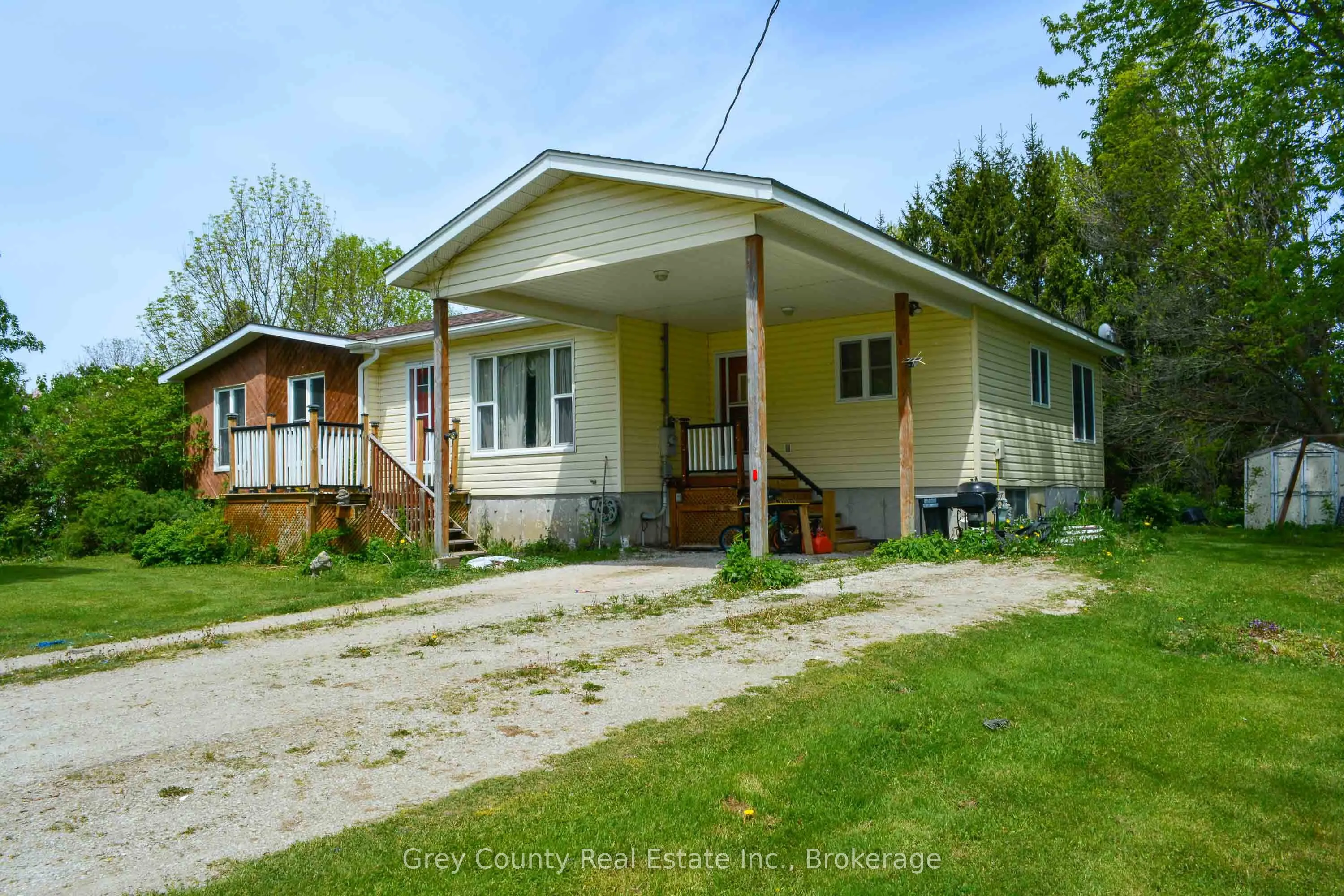 101841 Grey Road 5 Road
