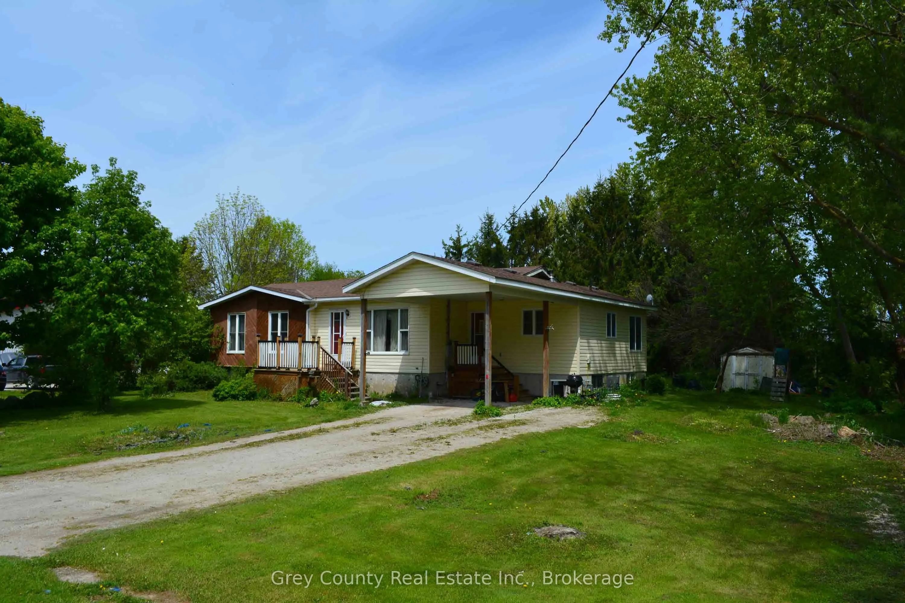101841 Grey Road 5 Road