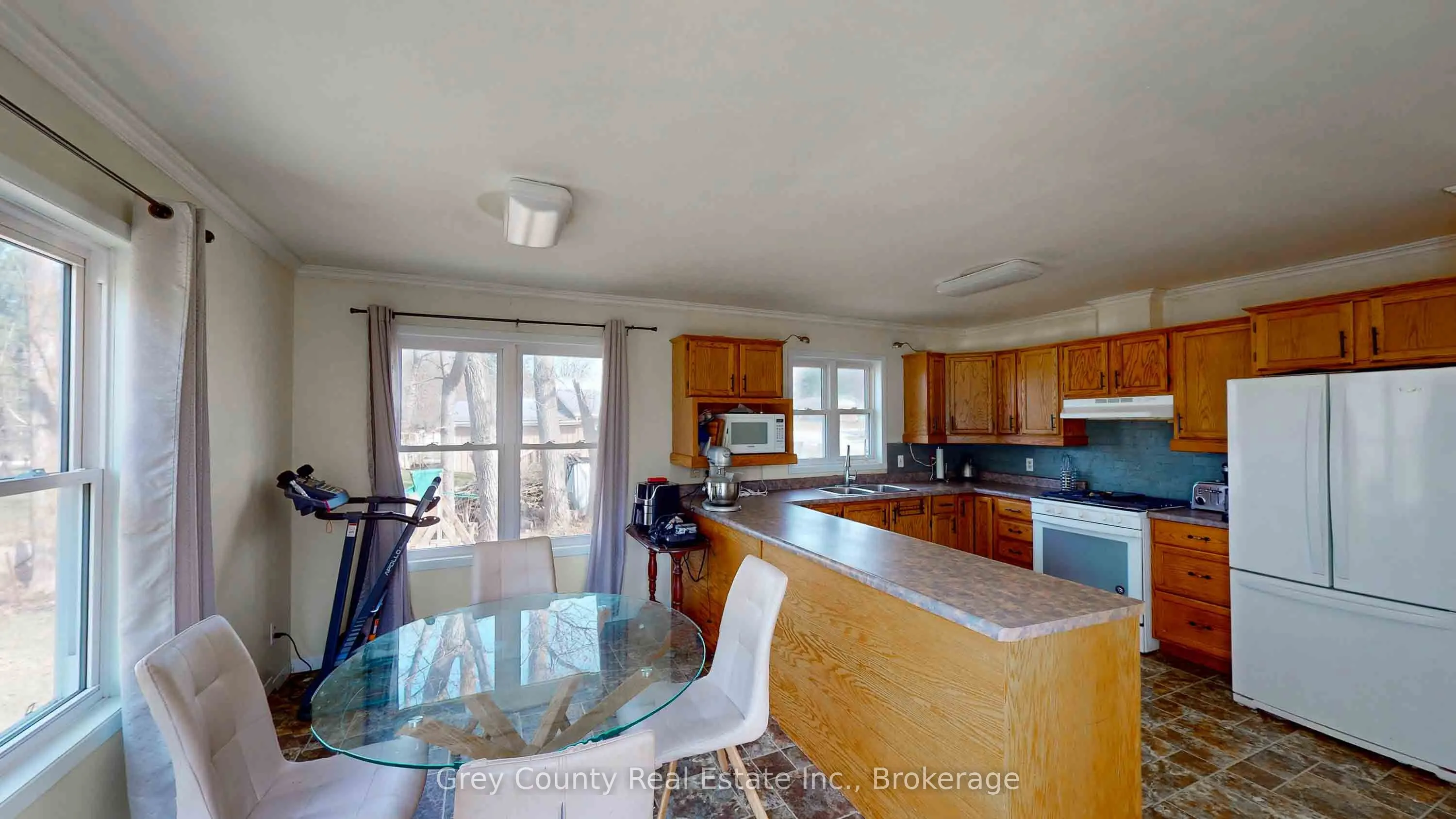101841 Grey Road 5 Road