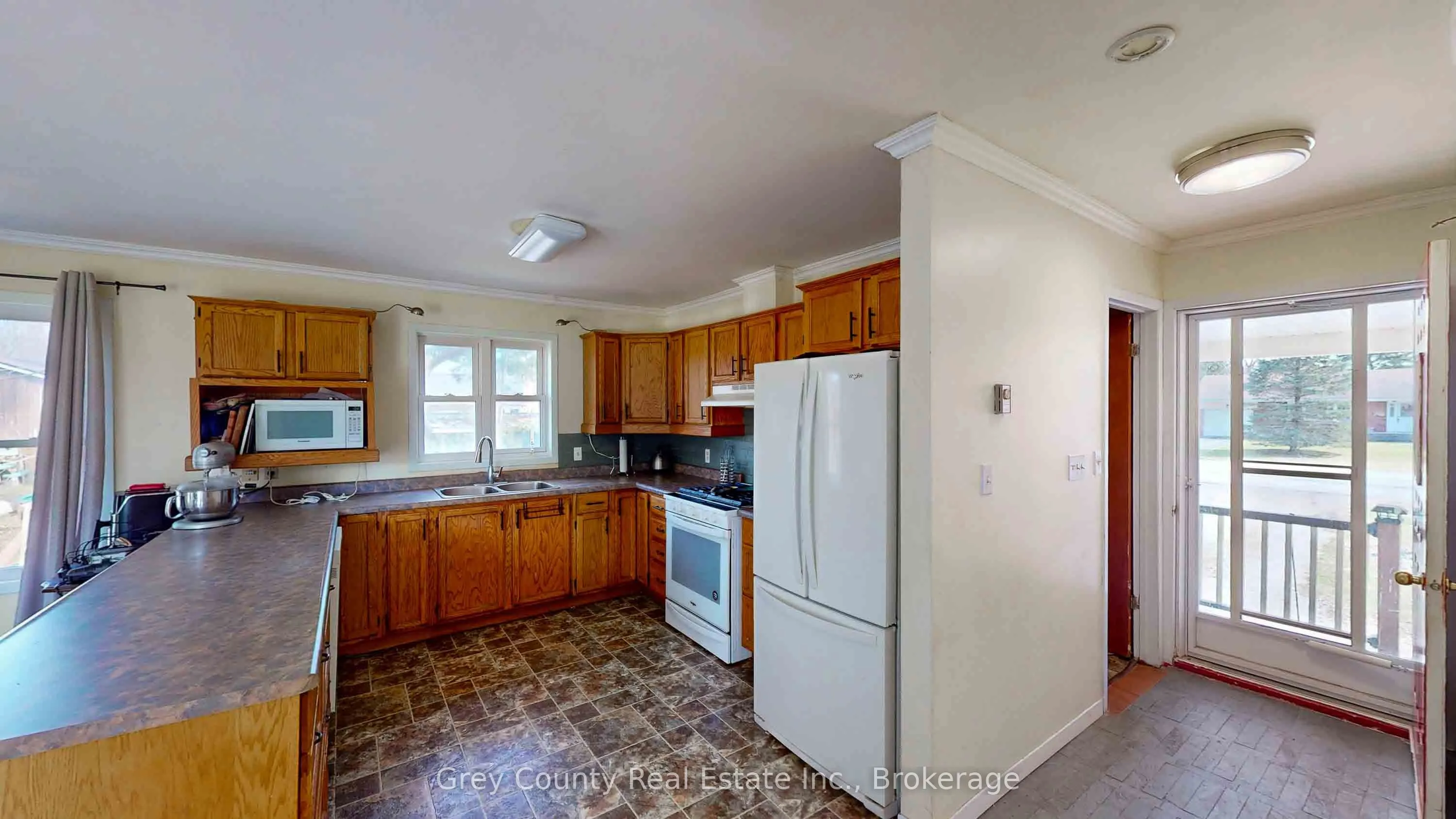 101841 Grey Road 5 Road