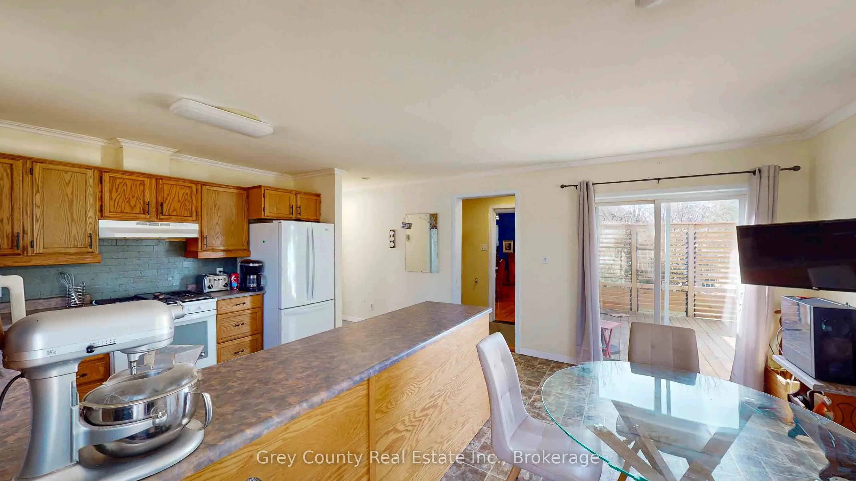 101841 Grey Road 5 Road