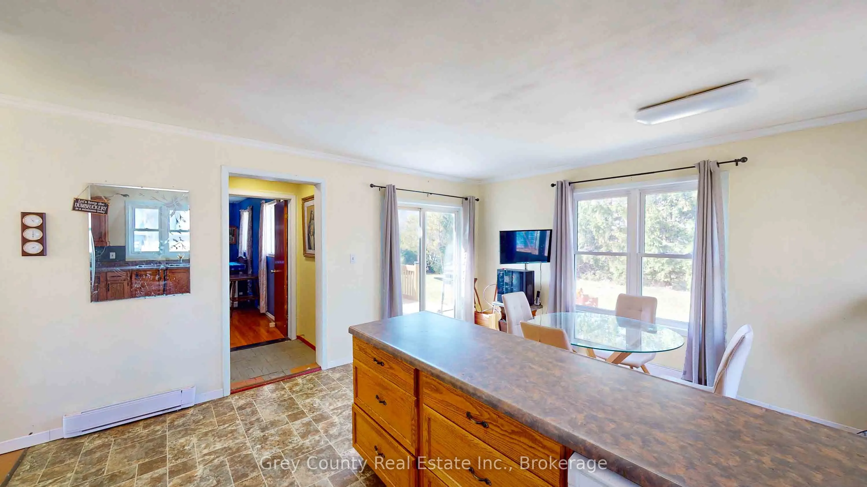 101841 Grey Road 5 Road
