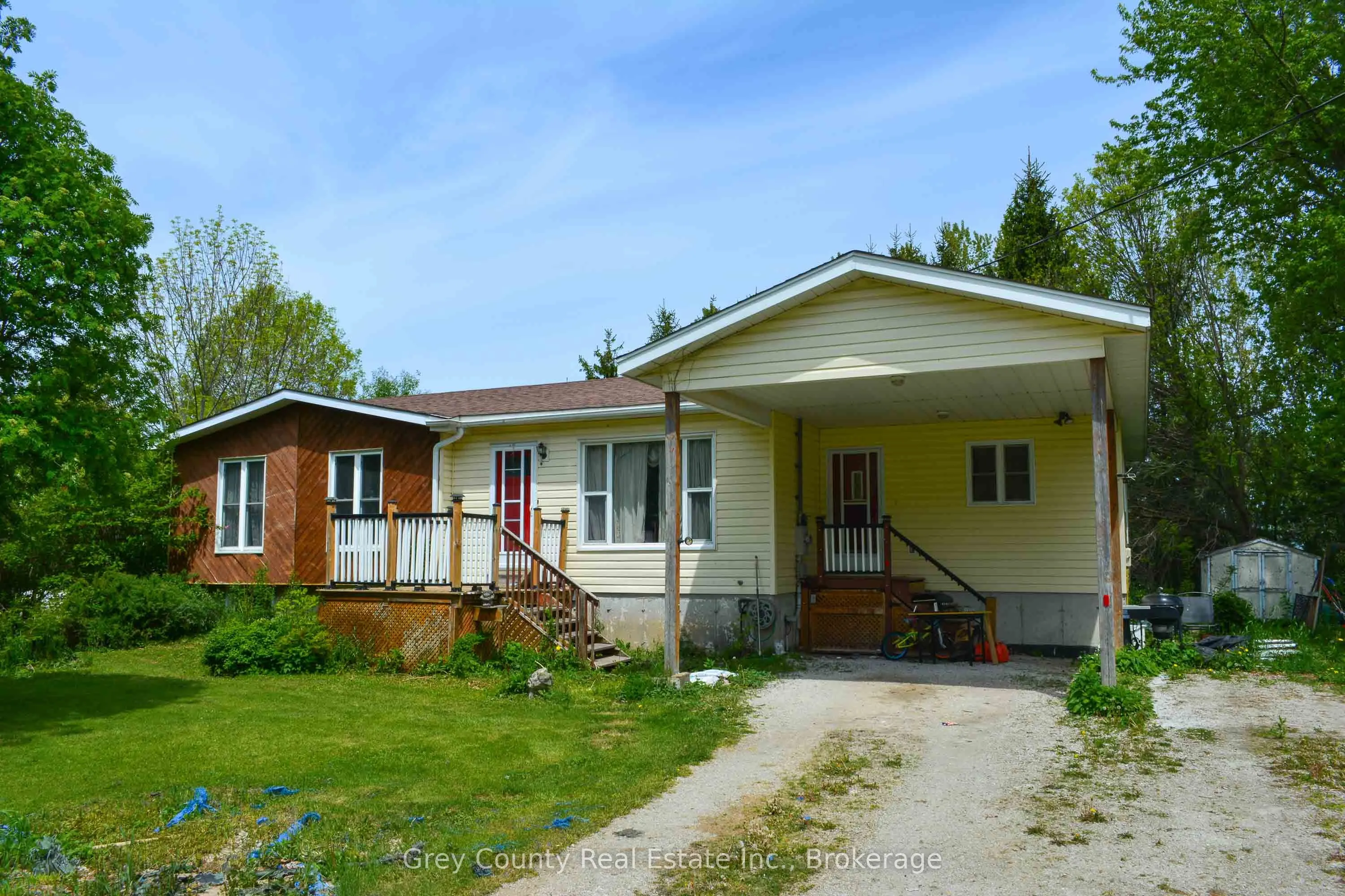 101841 Grey Road 5 Road
