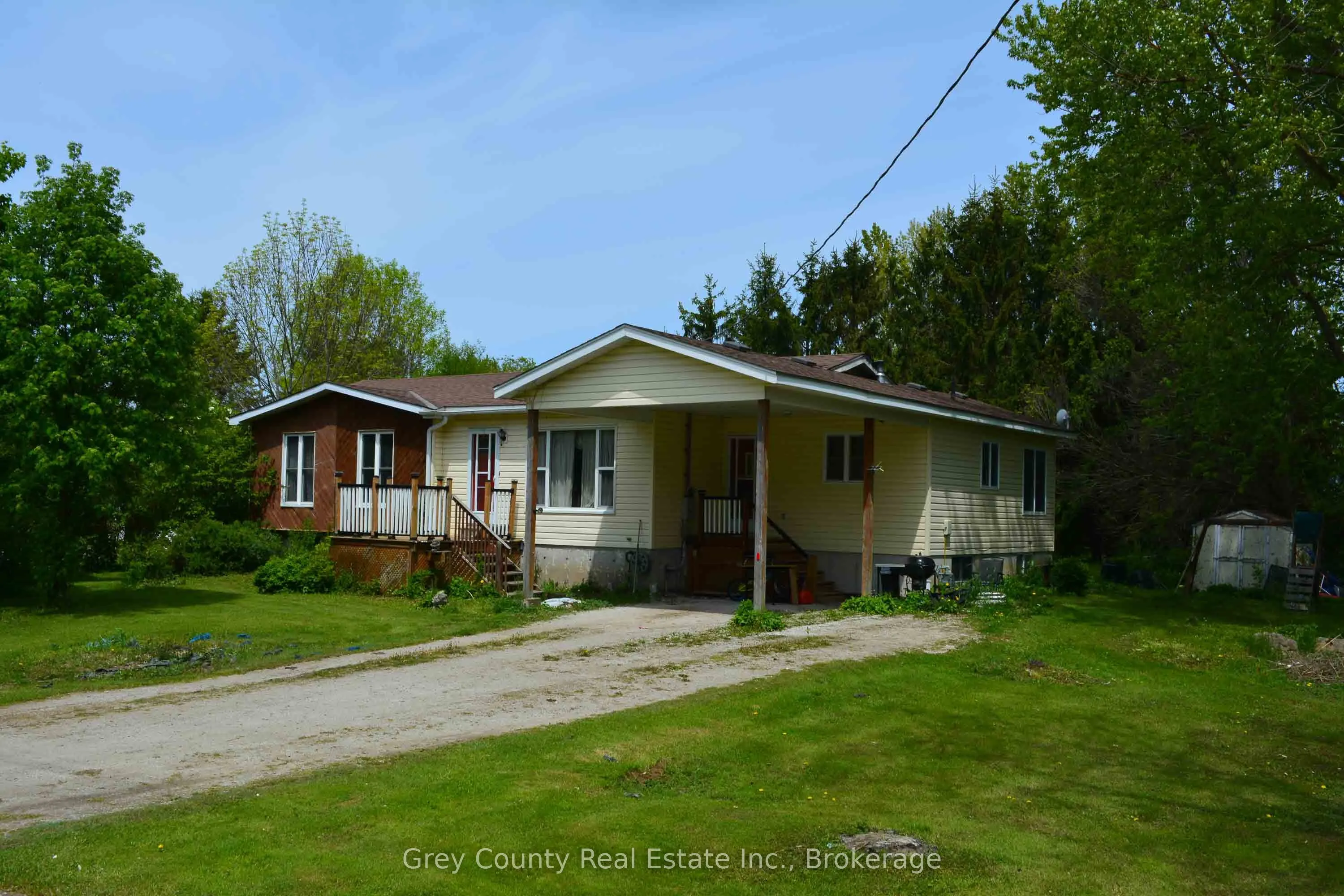 101841 Grey Road 5 Road