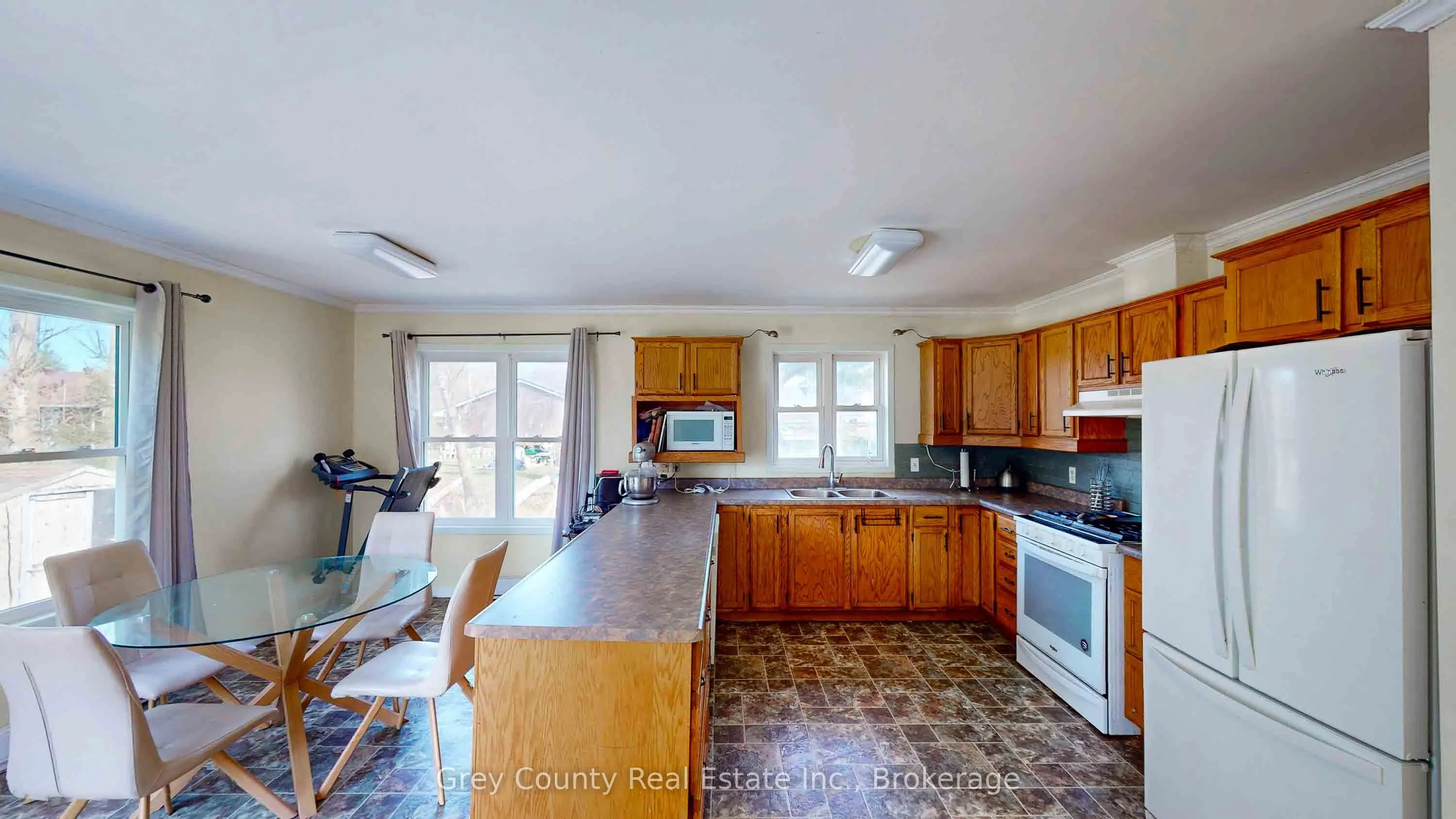 101841 Grey Road 5 Road