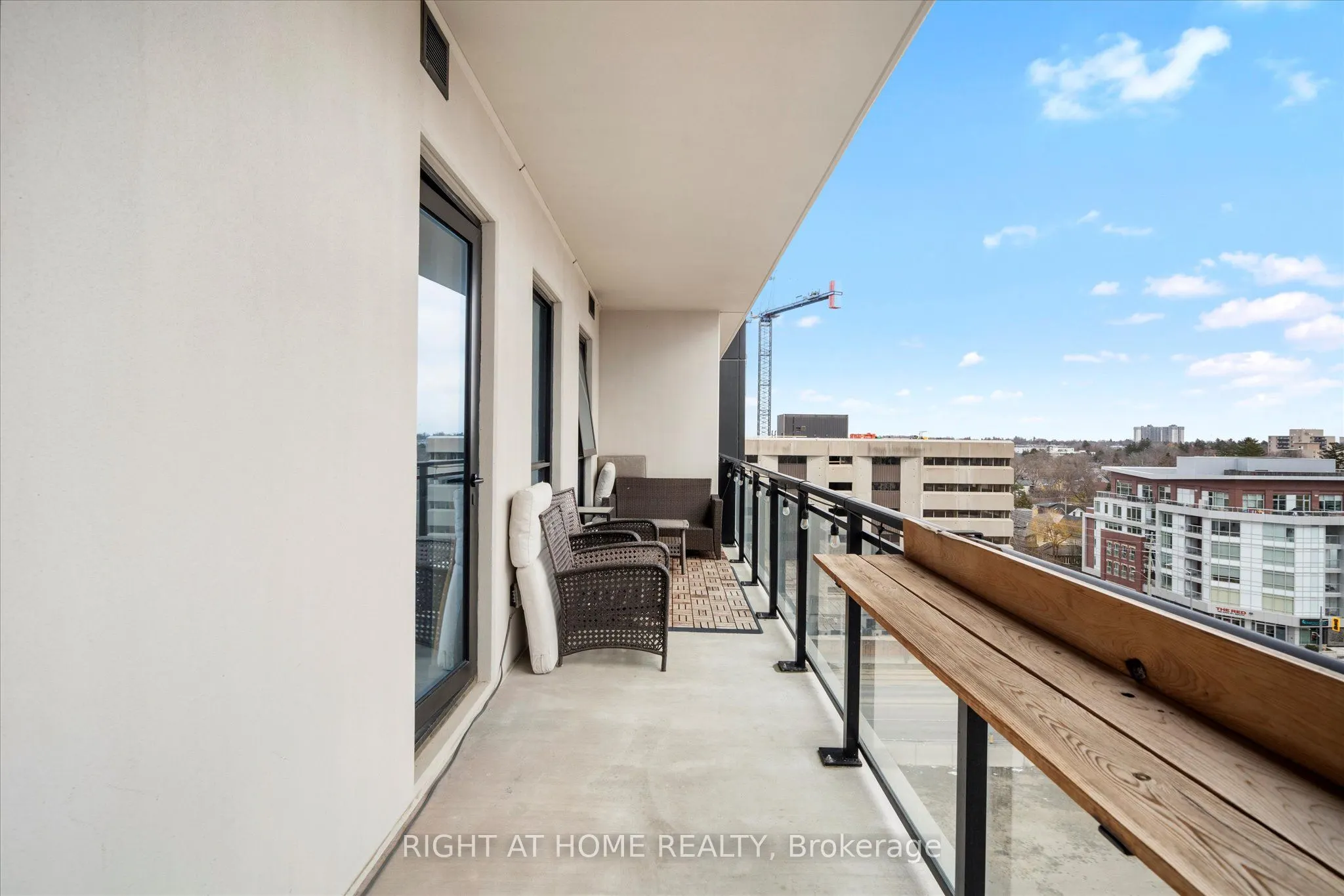 181 King Street S #806