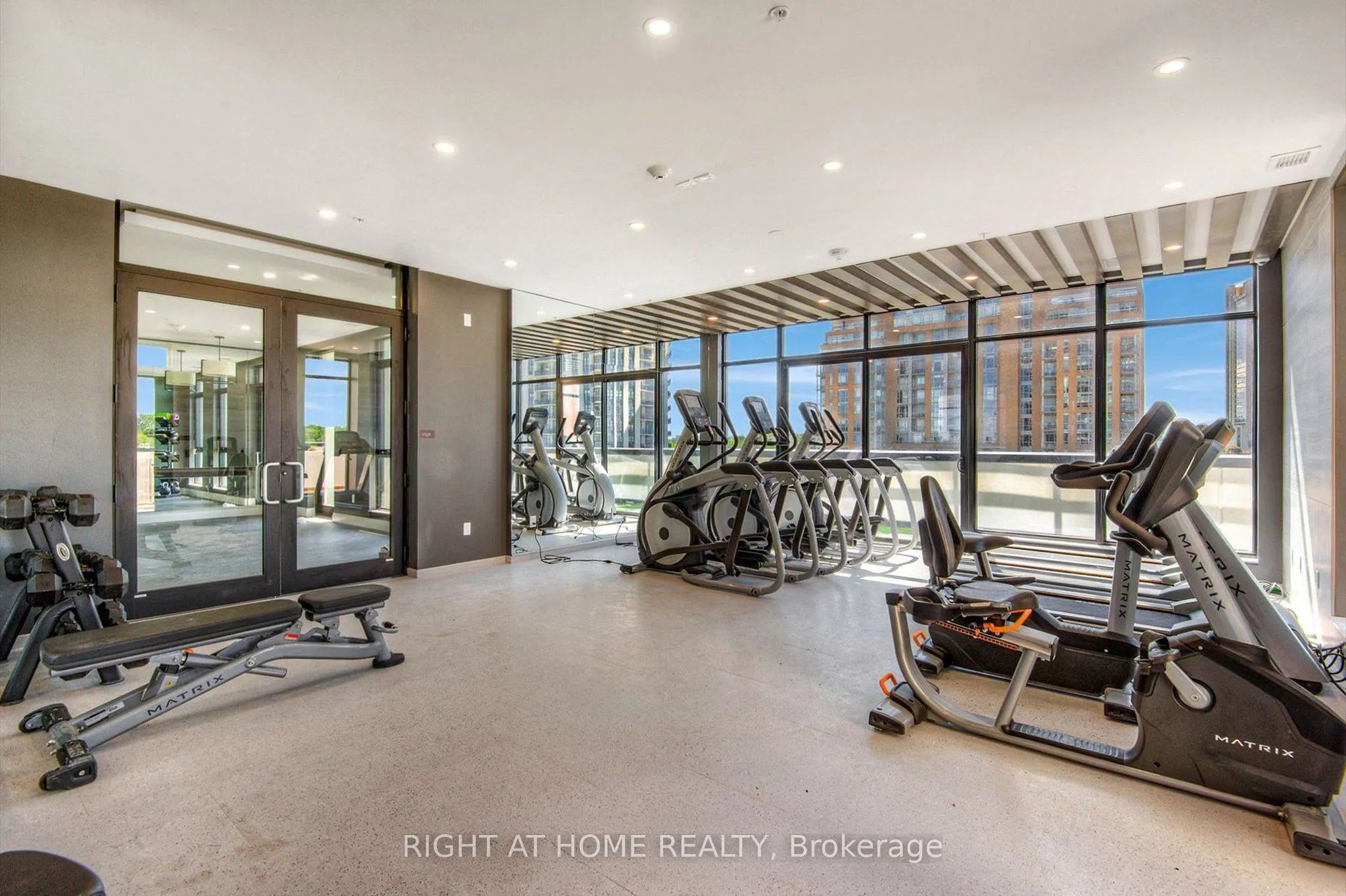 181 King Street S #806