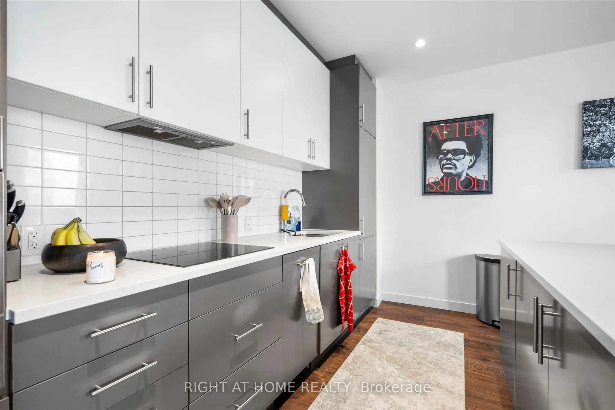 181 King Street S #806