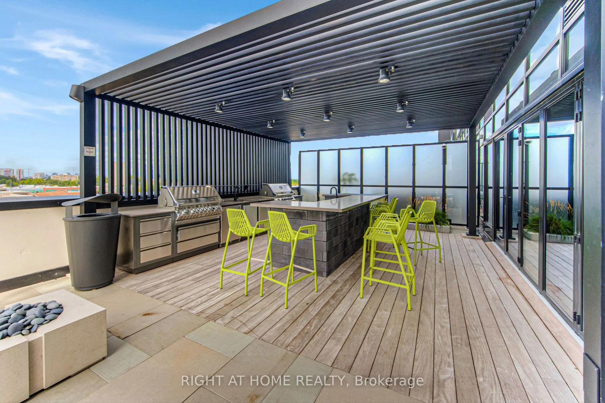181 King Street S #806