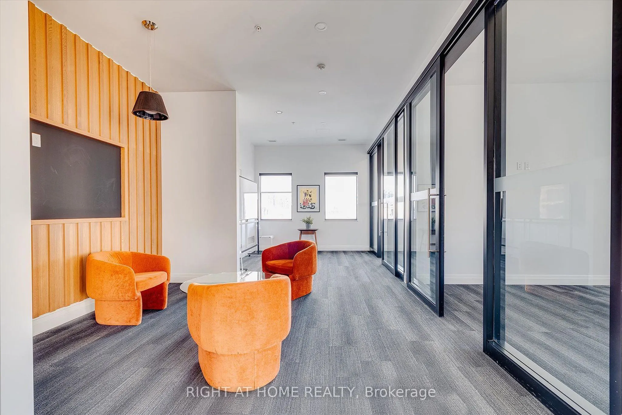 181 King Street S #806