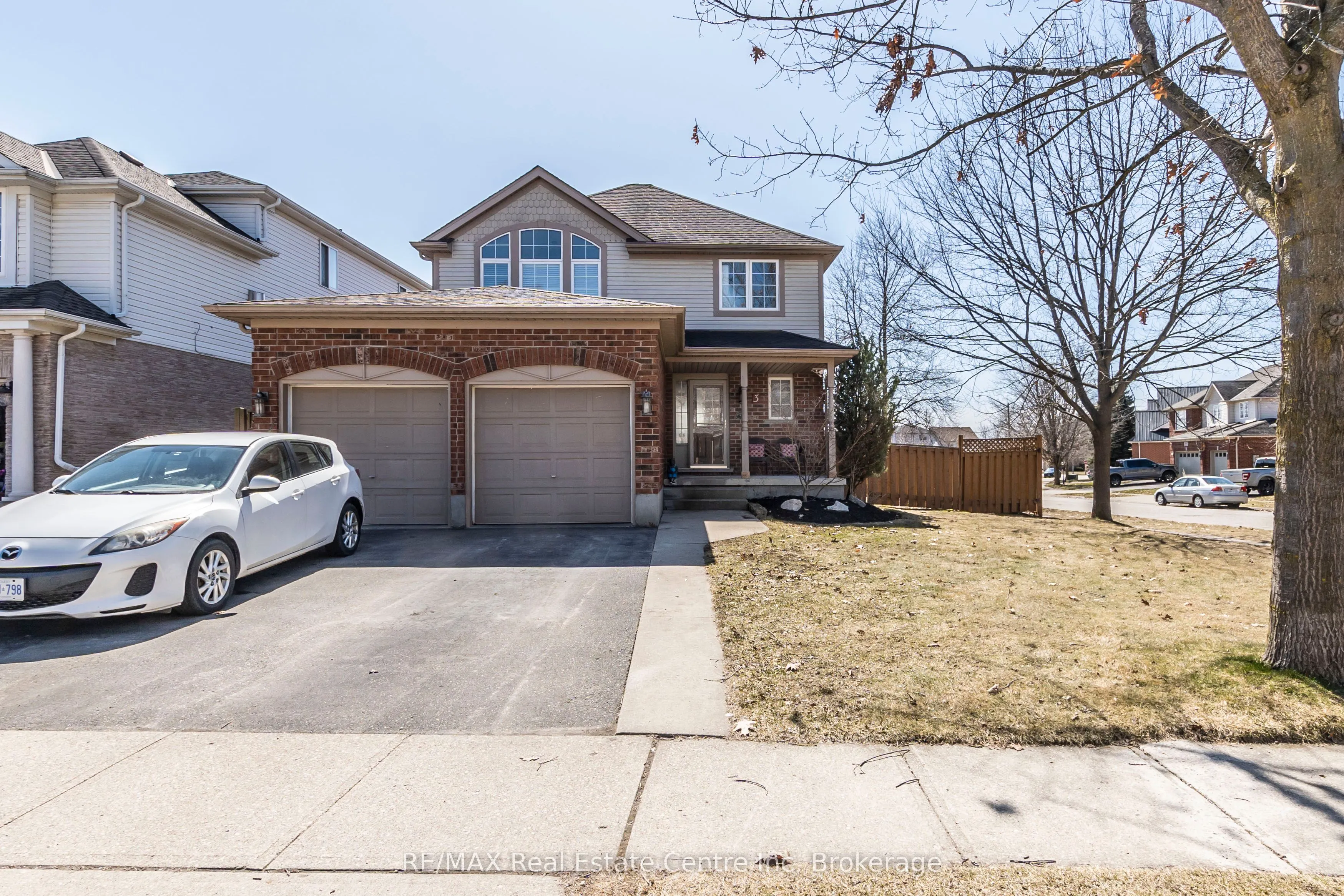 3 Karalee Crescent
