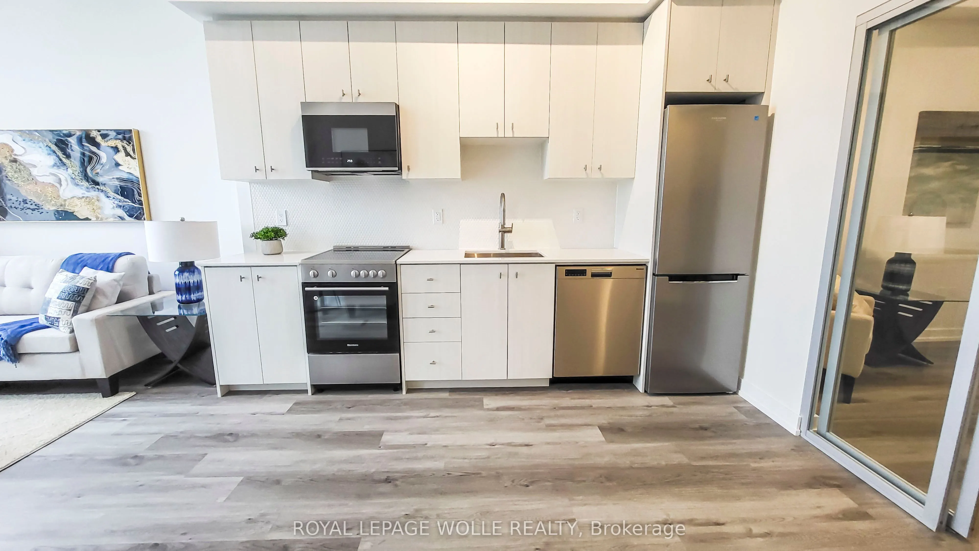 15 Wellington Street S #304