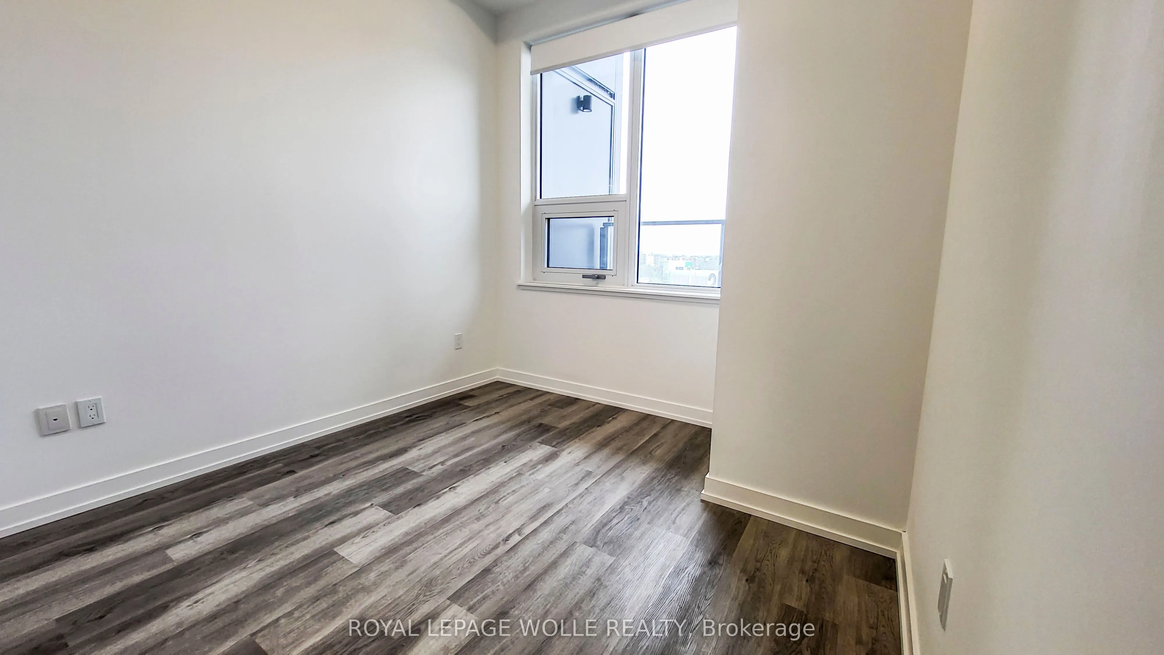 15 Wellington Street S #304