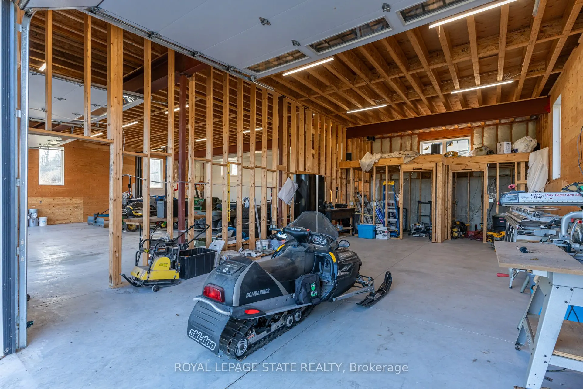 1041 Concession 8 RR 3 W