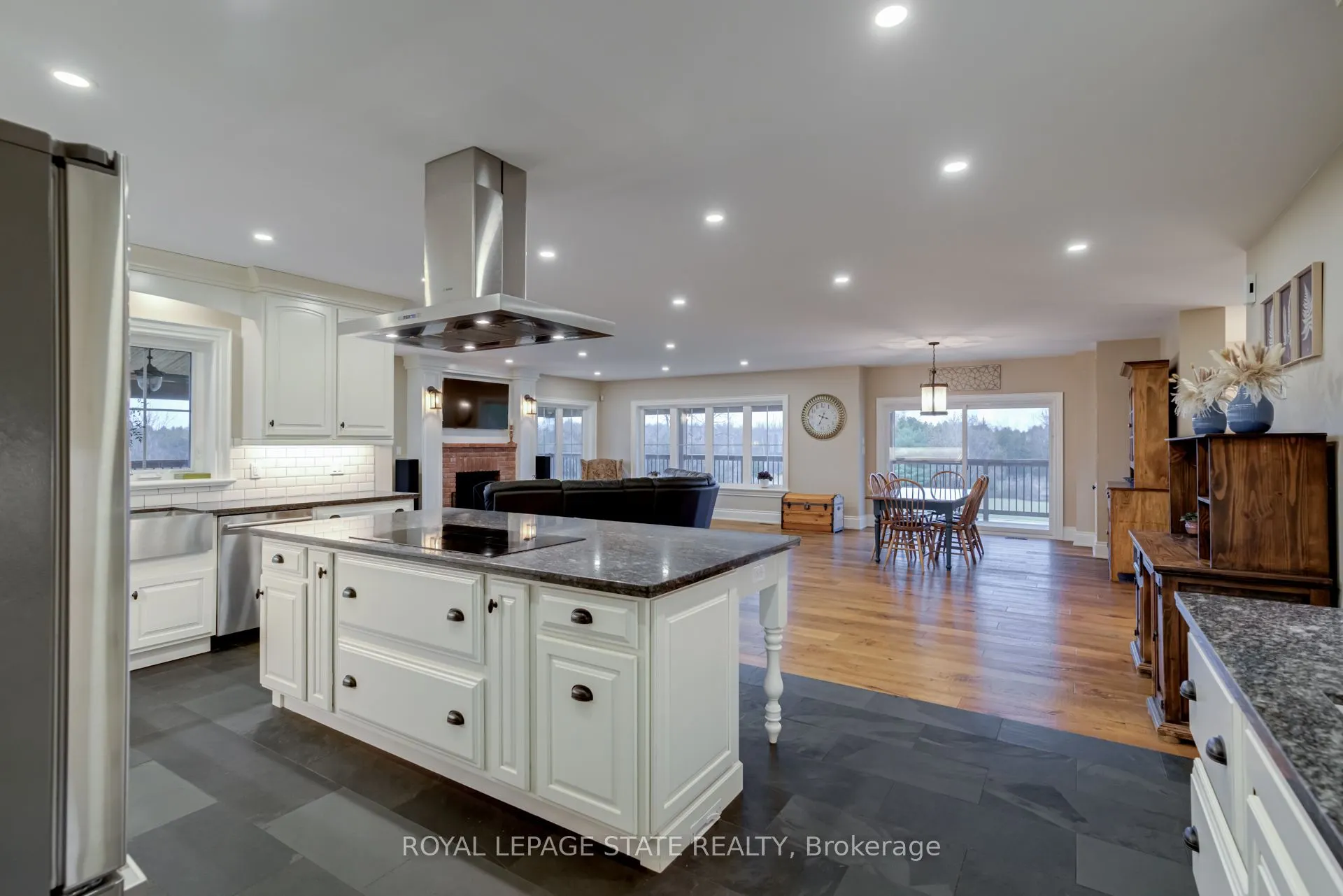 1041 Concession 8 RR 3 W