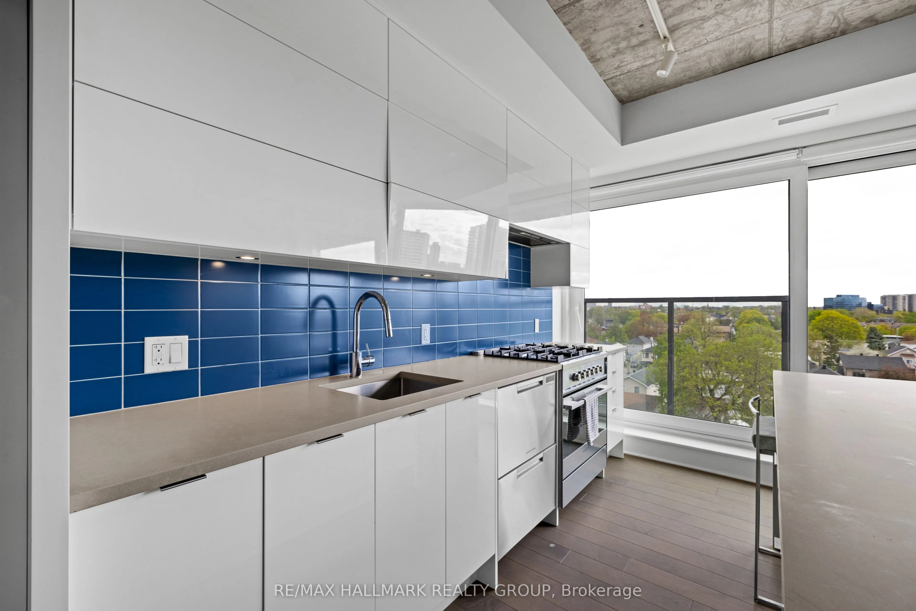 135 Barrette Street #607