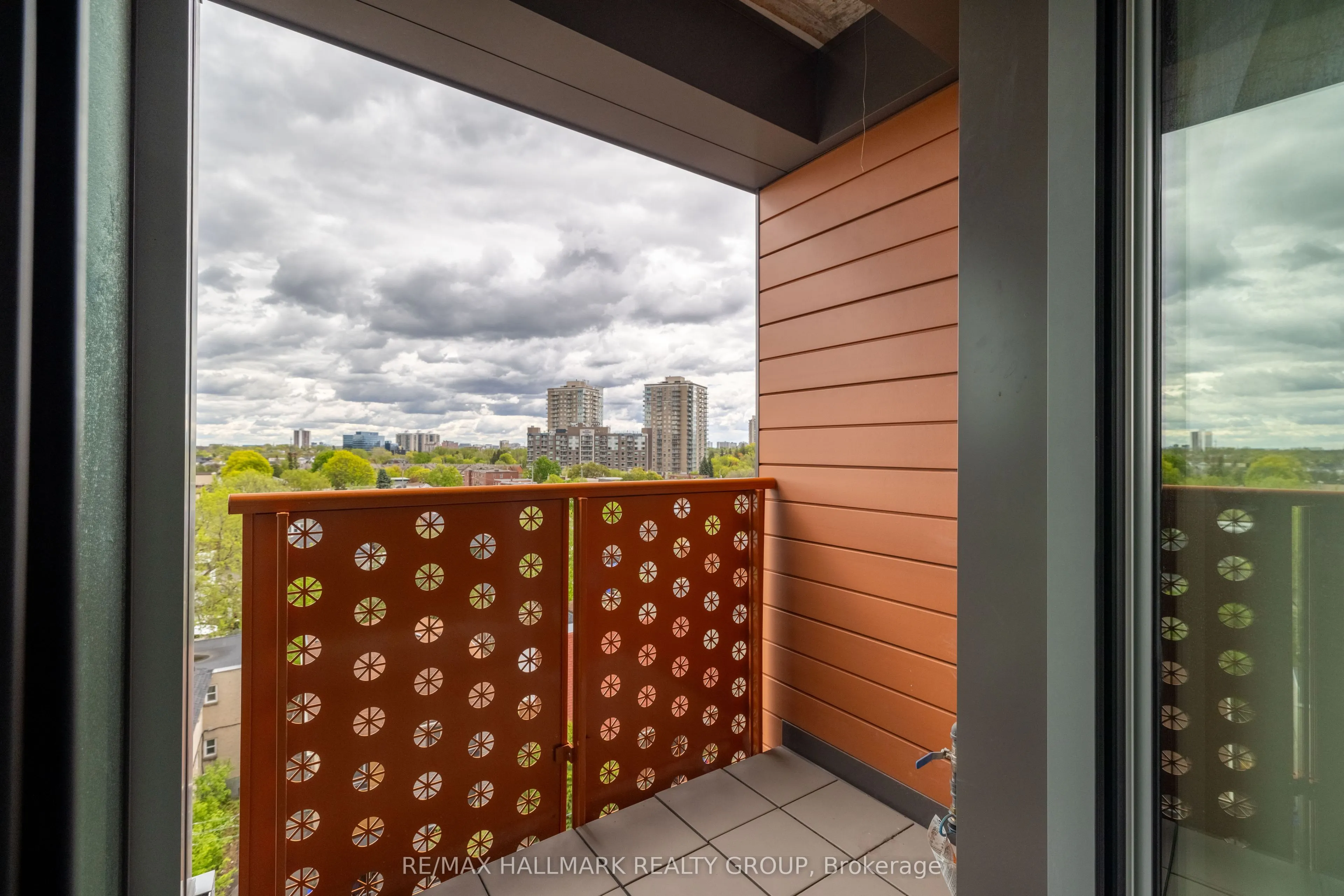 135 Barrette Street #607