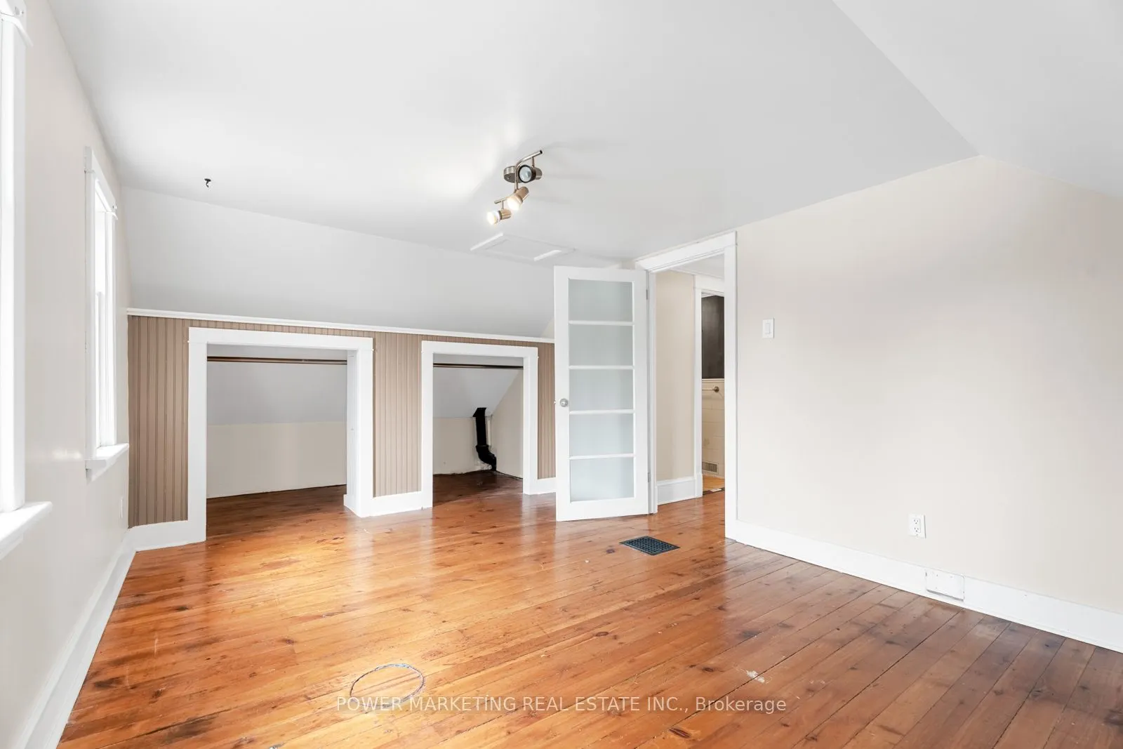 12 MCARTHUR Avenue