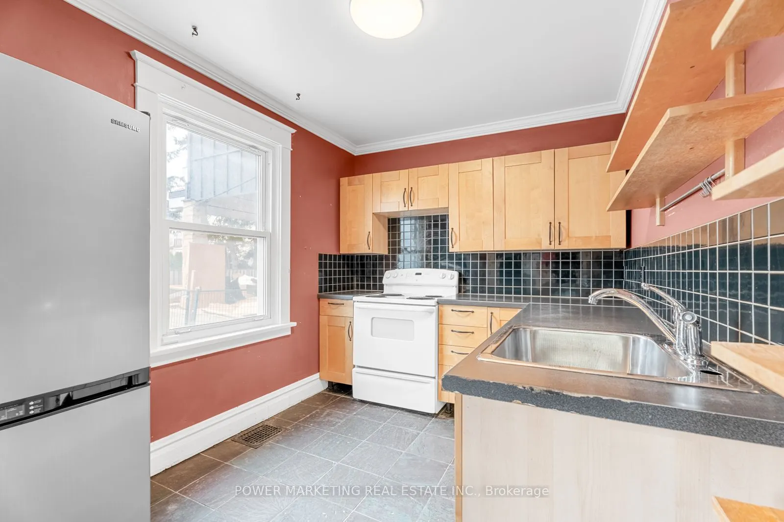 12 MCARTHUR Avenue