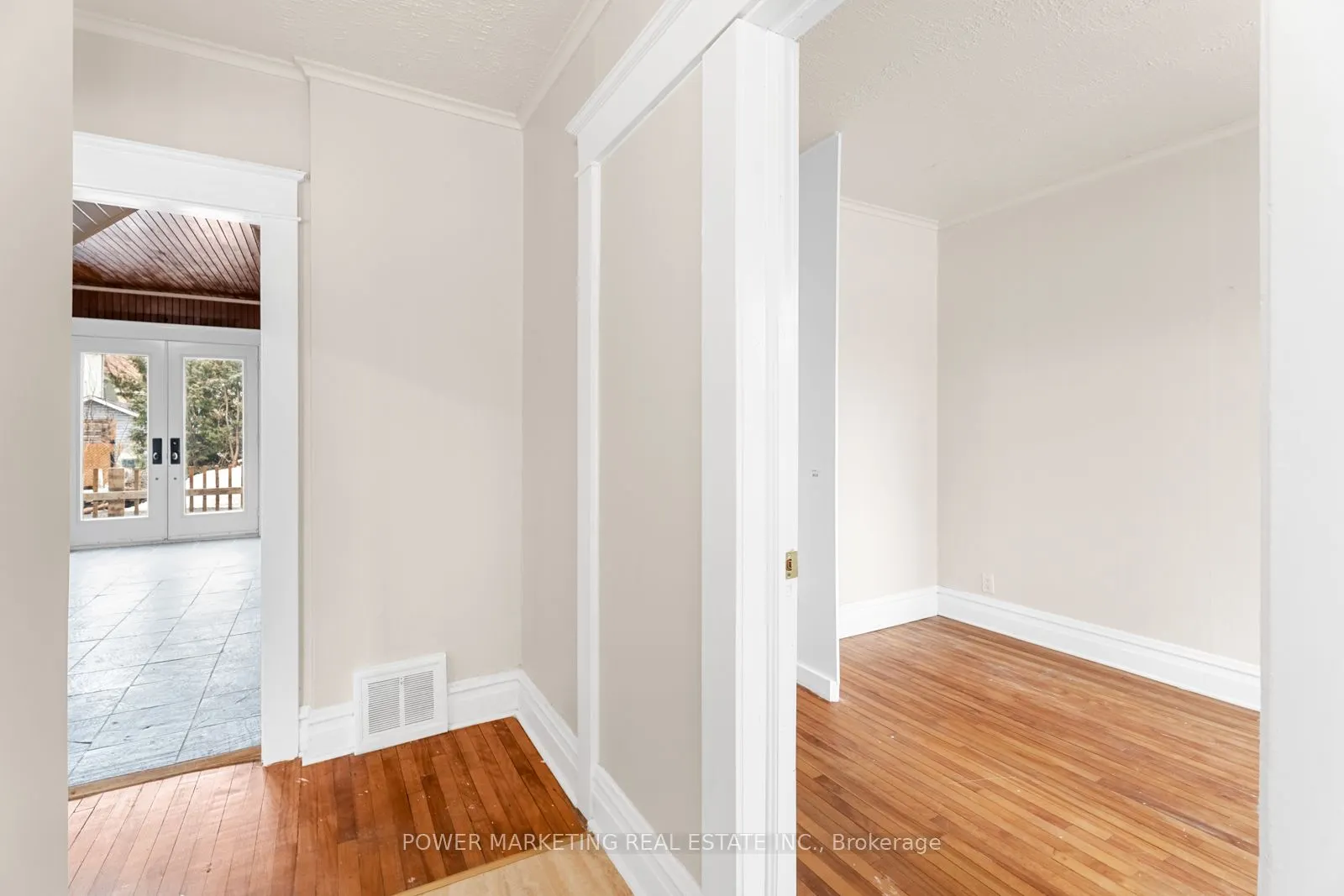 12 MCARTHUR Avenue