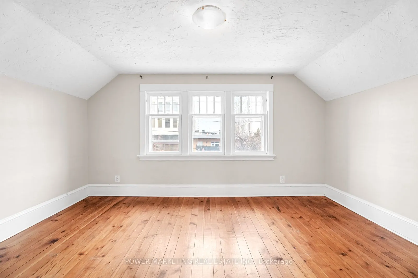12 MCARTHUR Avenue
