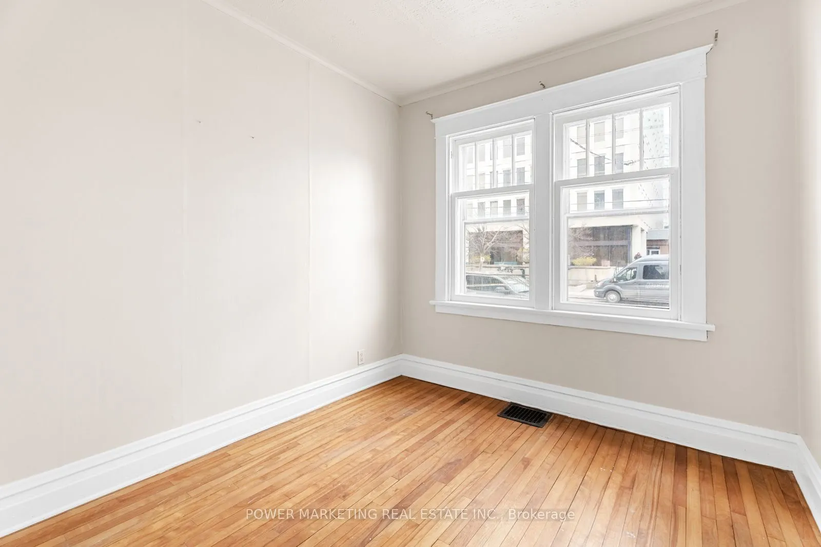 12 MCARTHUR Avenue