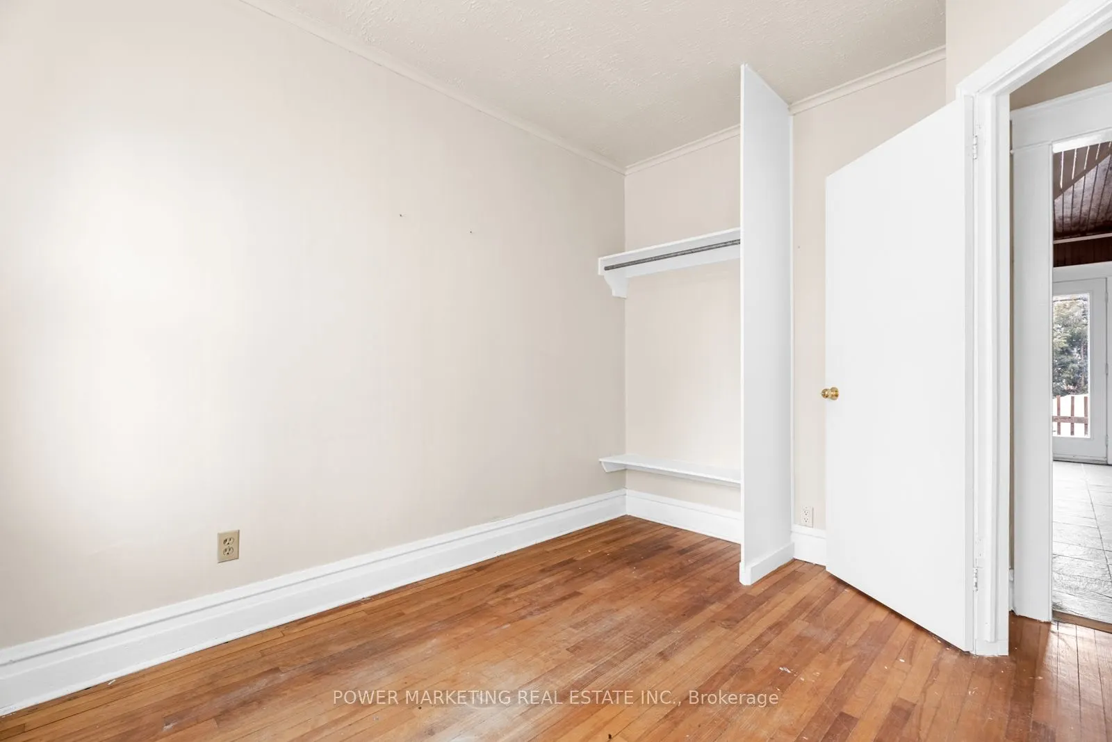 12 MCARTHUR Avenue