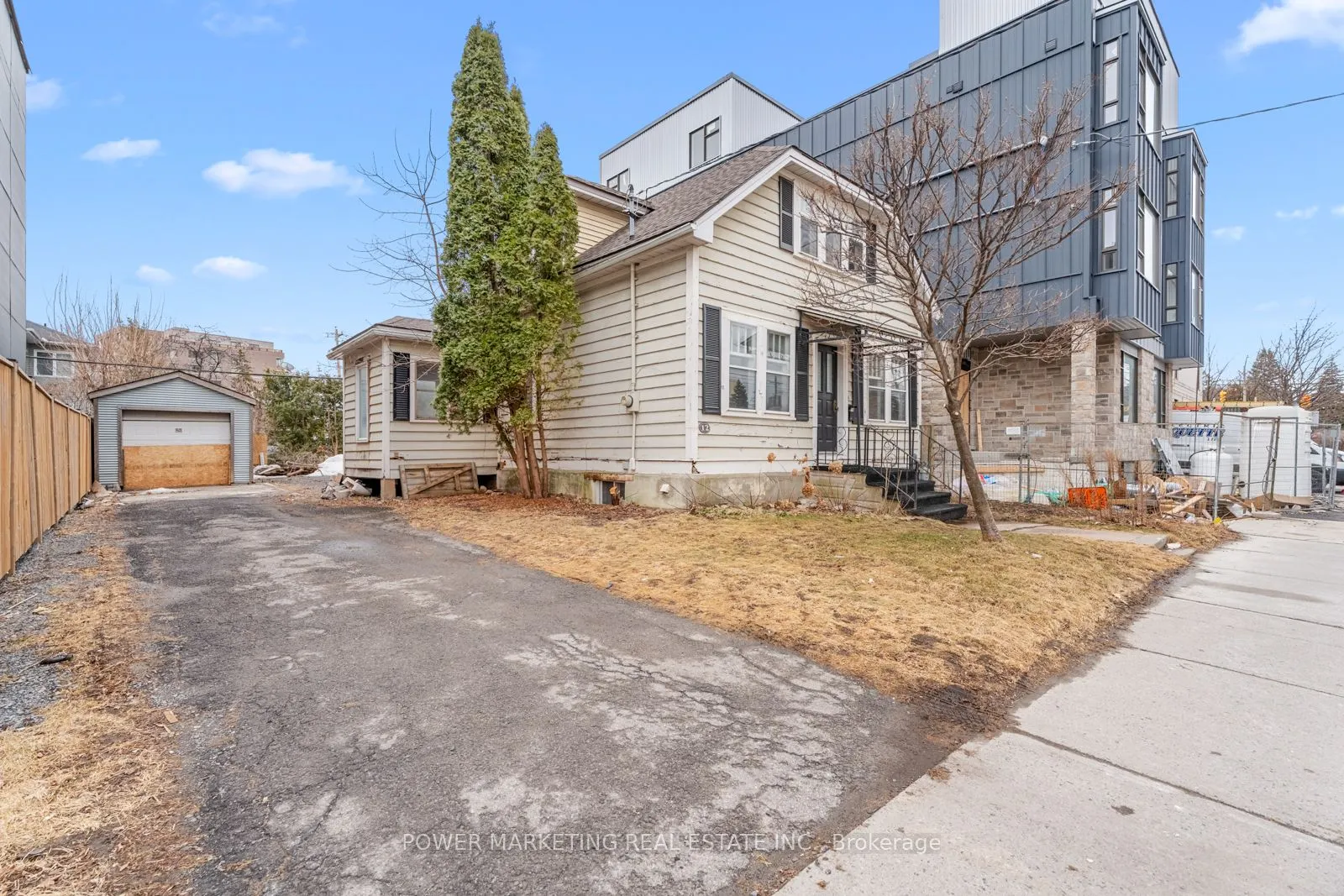 12 MCARTHUR Avenue