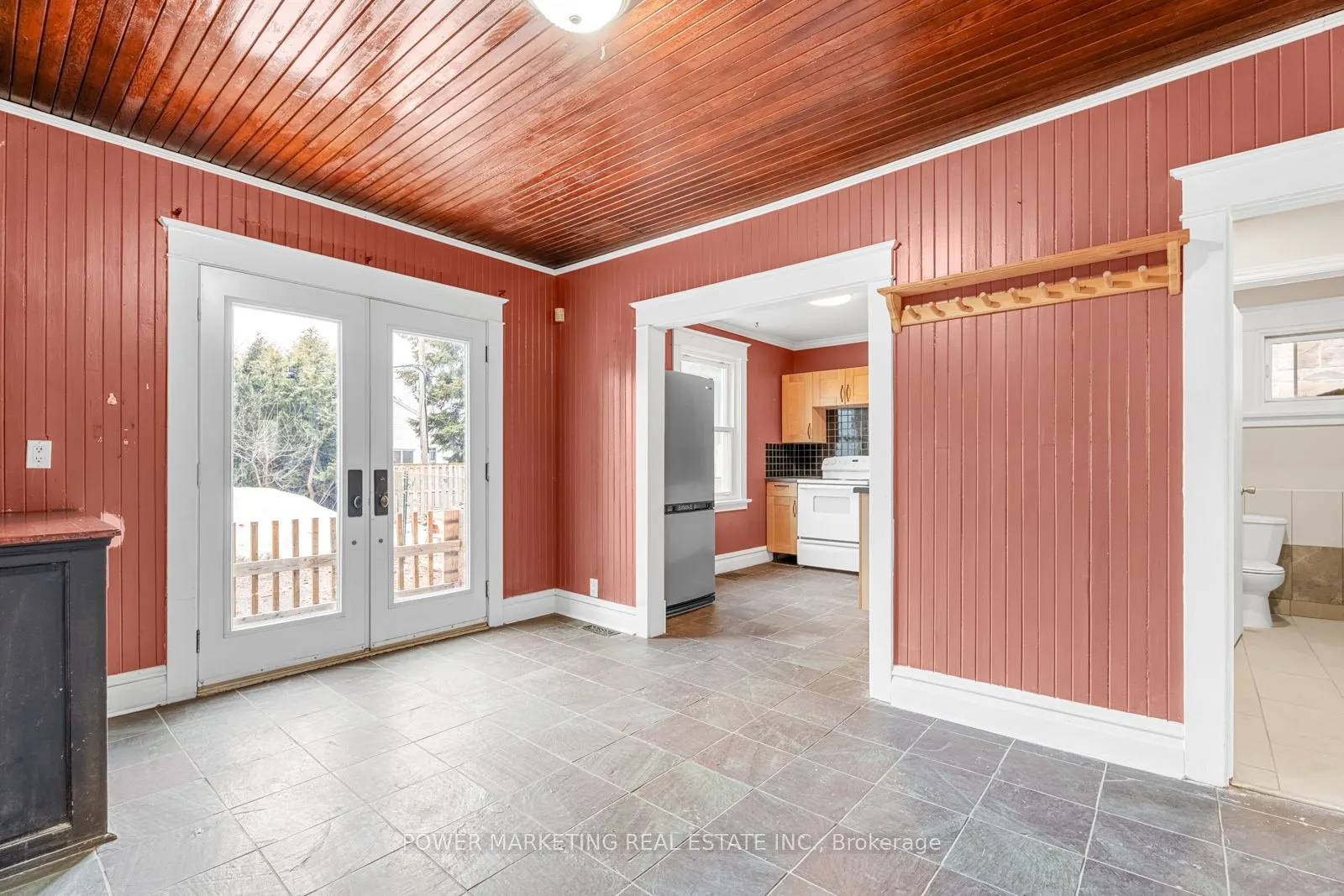 12 MCARTHUR Avenue