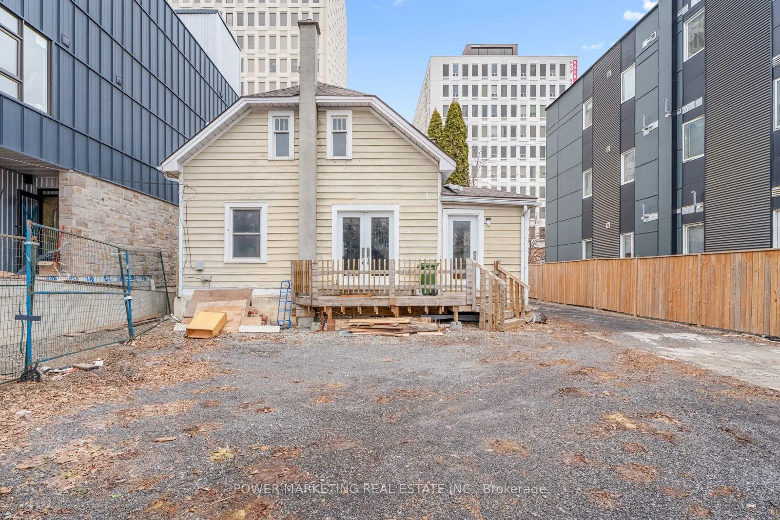 12 MCARTHUR Avenue