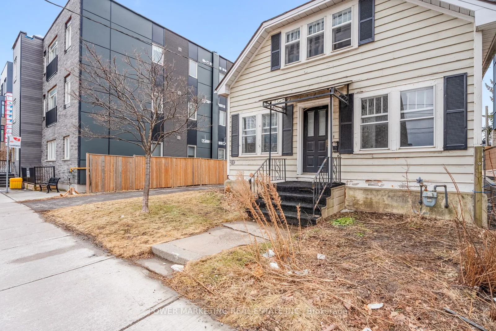 12 MCARTHUR Avenue